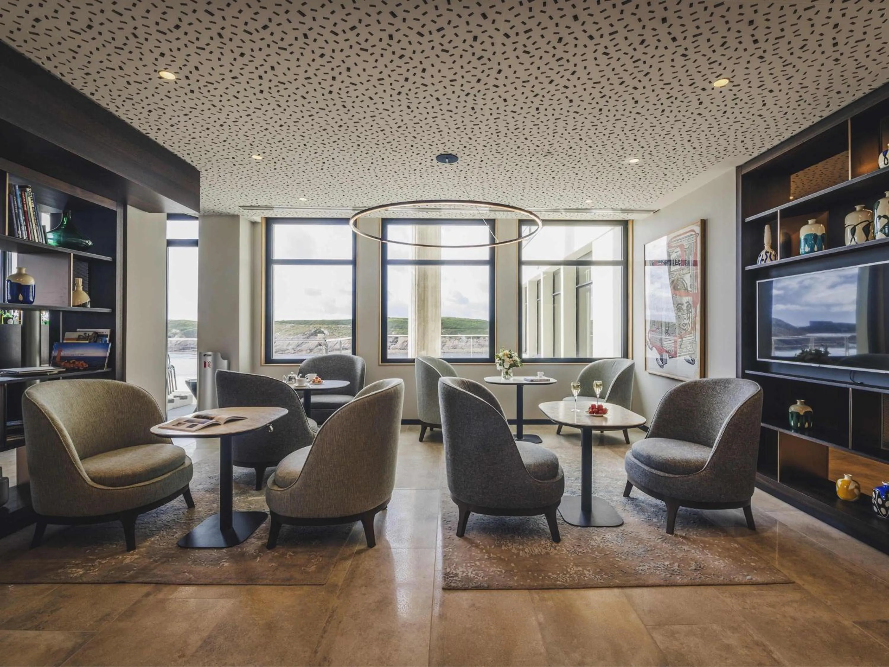 Lounge or bar in Sainte-Barbe Hotel & Spa Le Conquet - MGallery Collection