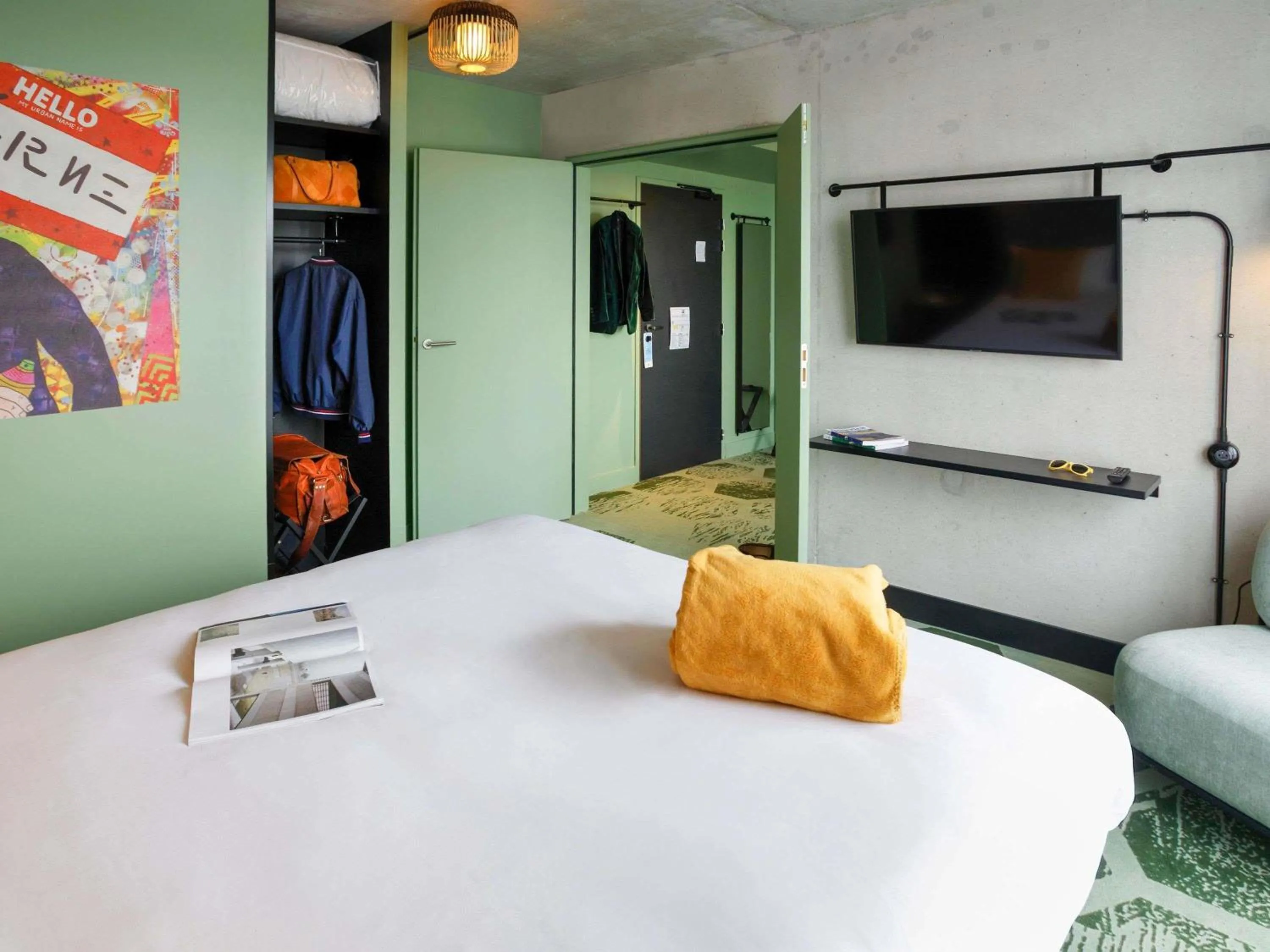 Bedroom, Bed in ibis Styles Amiens Centre