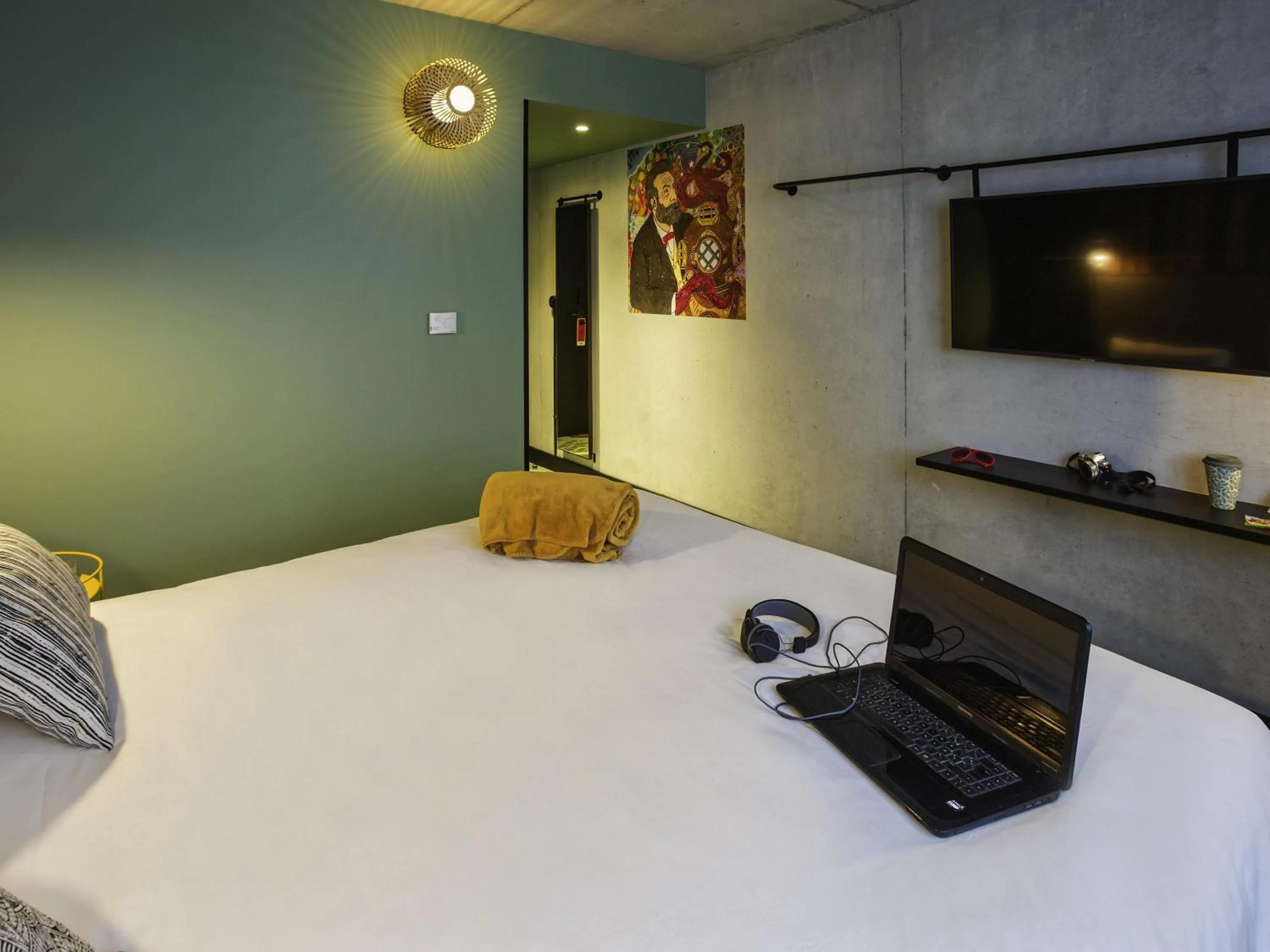 Bedroom, Bed in ibis Styles Amiens Centre