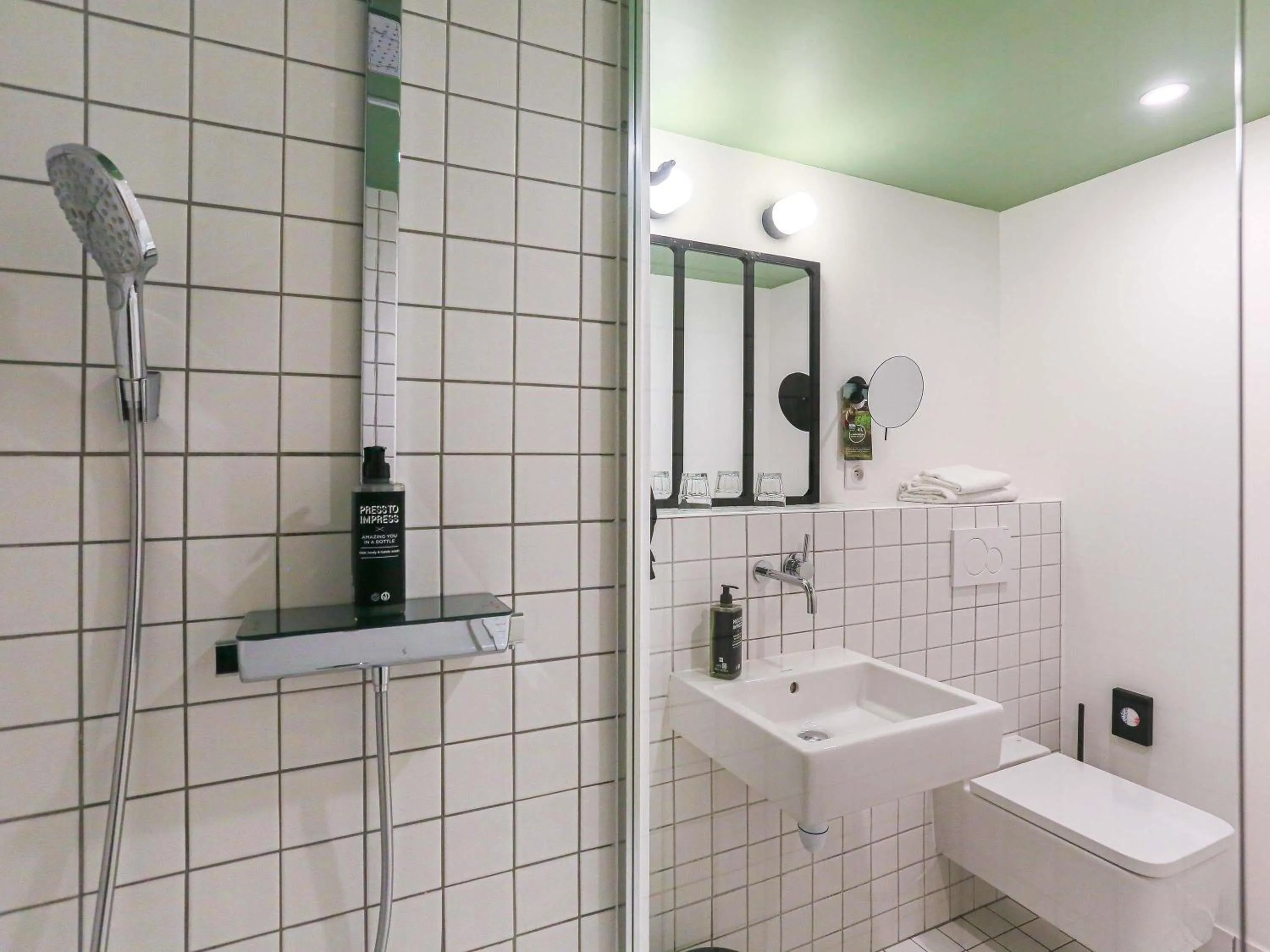 Bedroom in ibis Styles Amiens Centre