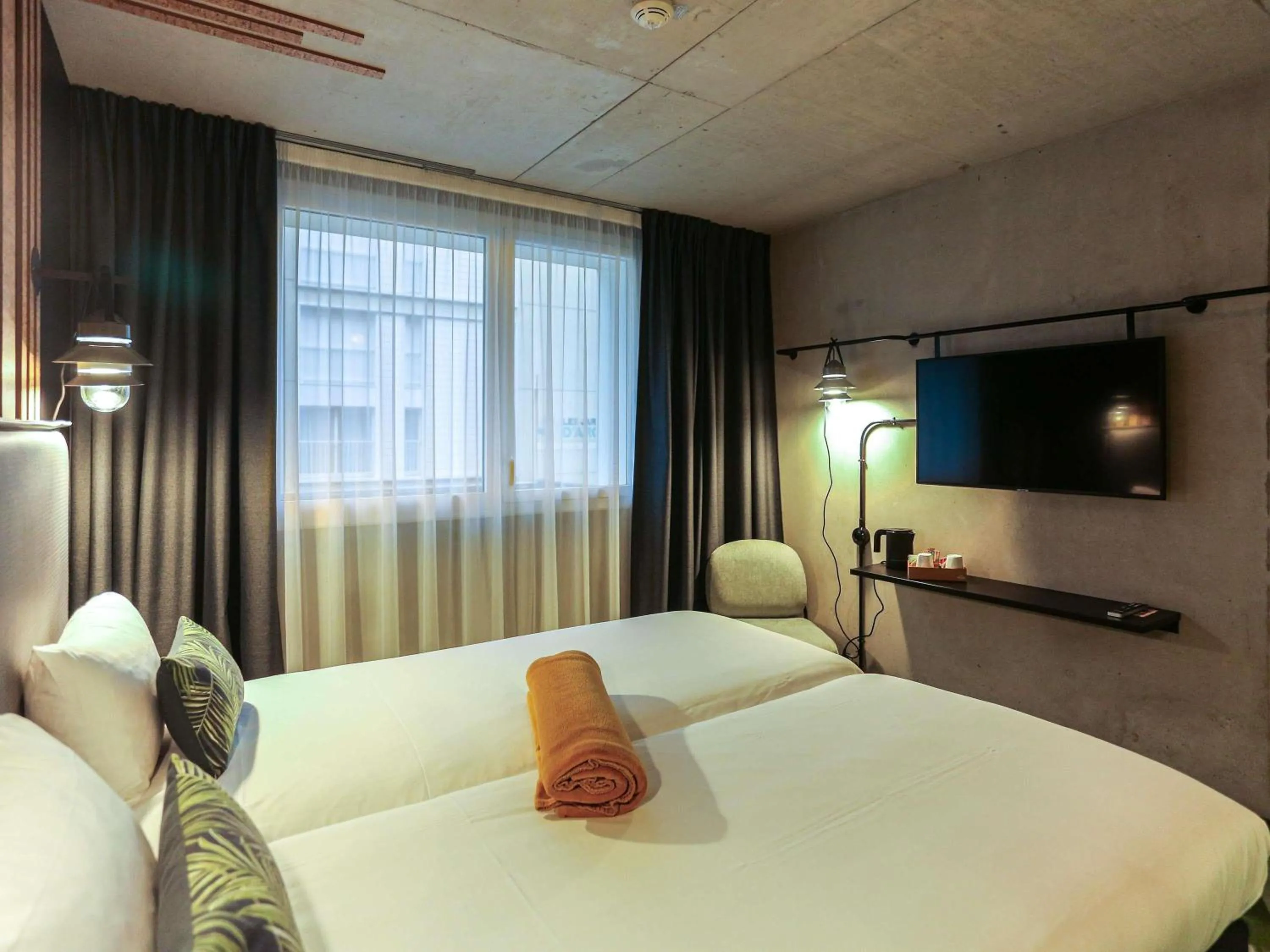 Bedroom, Bed in ibis Styles Amiens Centre