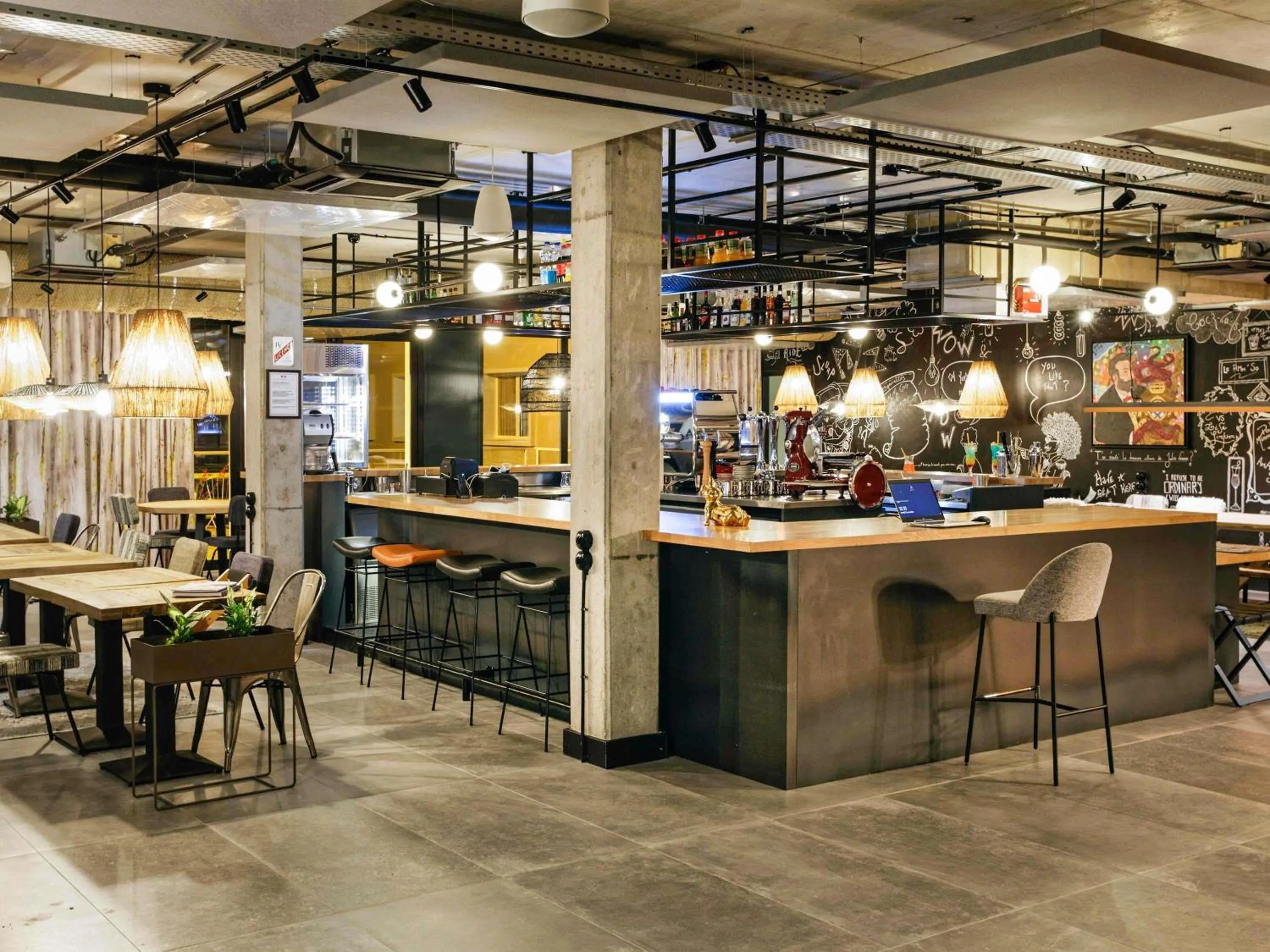 Lounge or bar in ibis Styles Amiens Centre