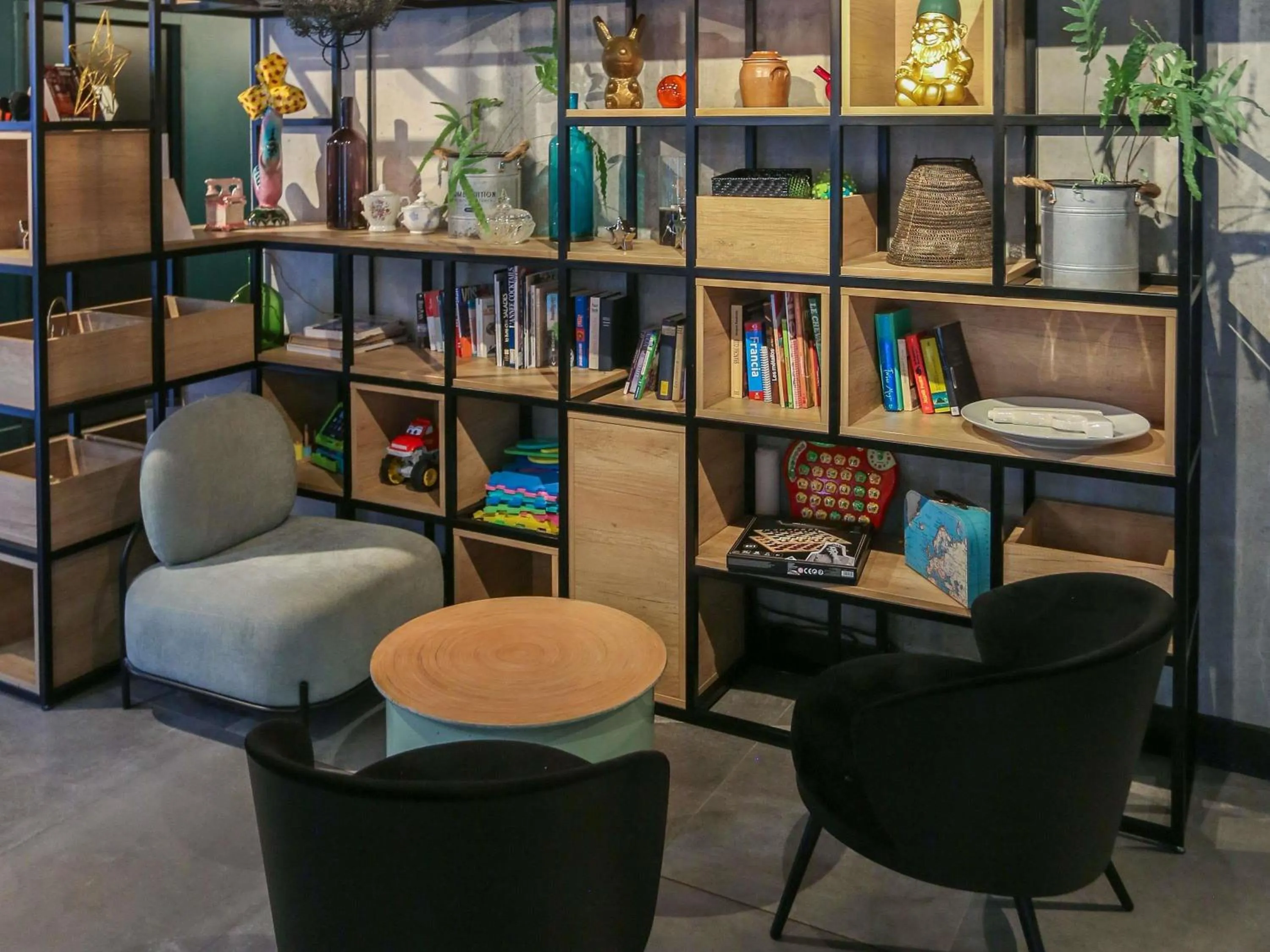 Lounge or bar in ibis Styles Amiens Centre