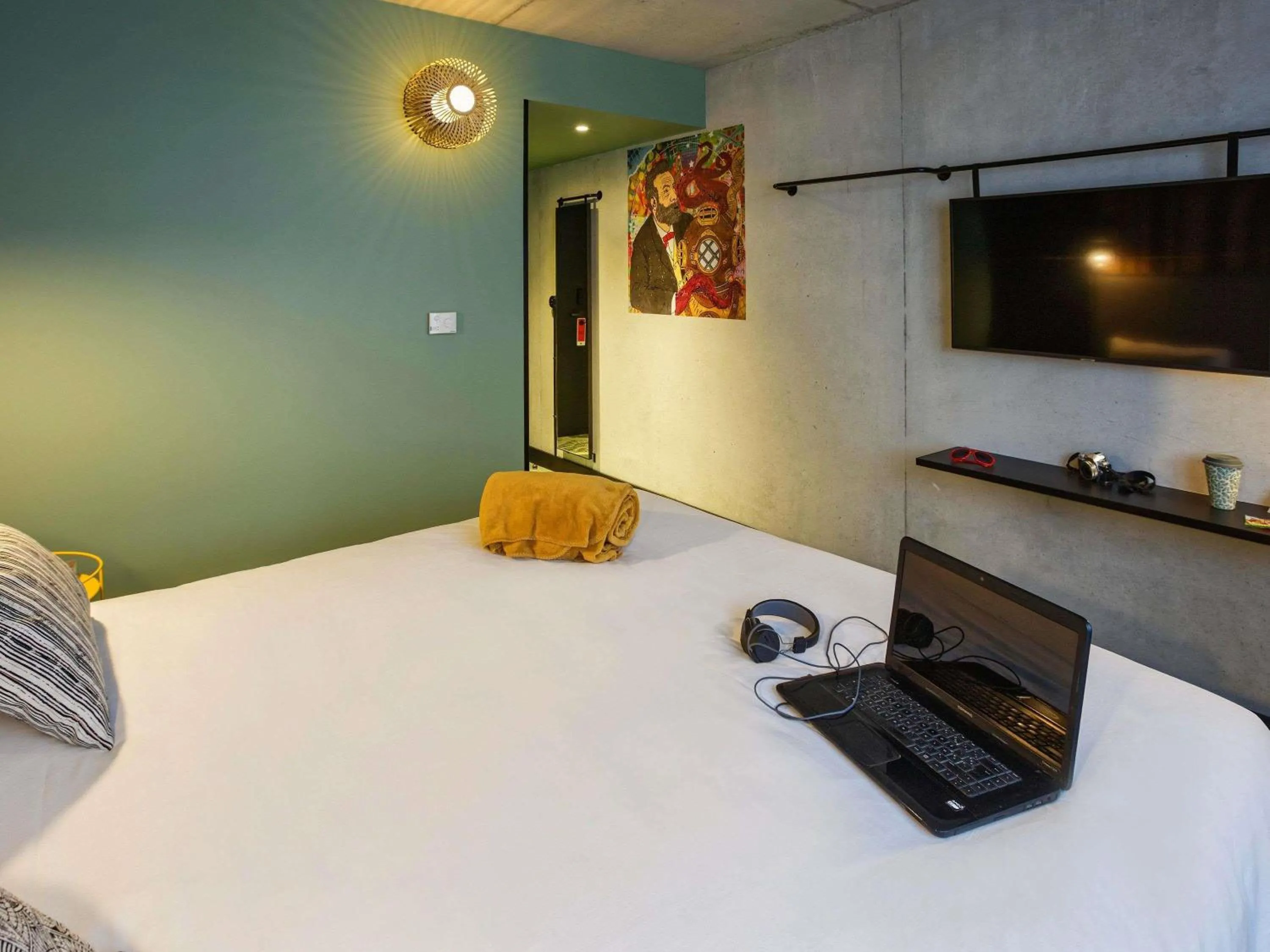 Bedroom, Bed in ibis Styles Amiens Centre