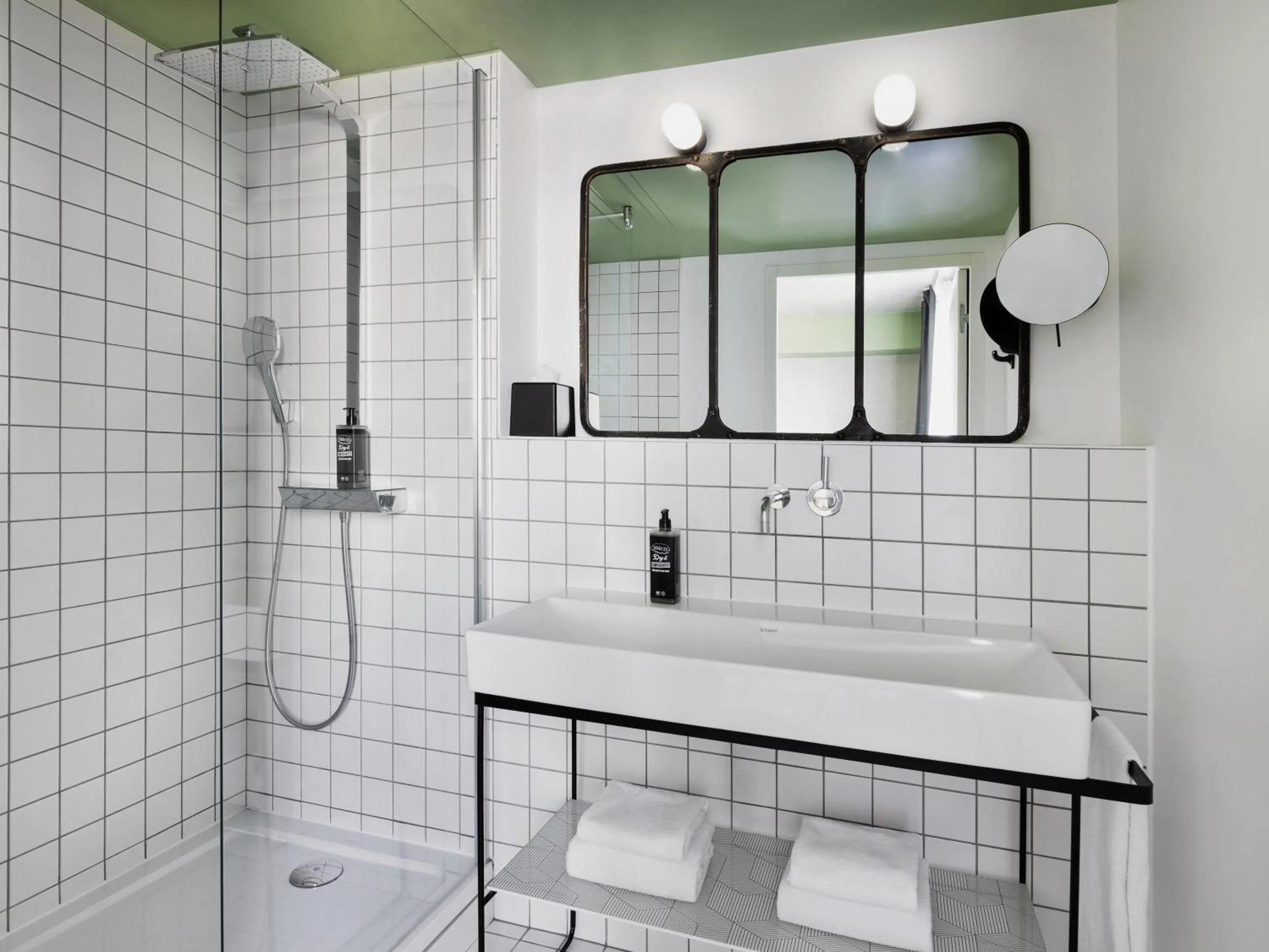 Bedroom in ibis Styles Amiens Centre