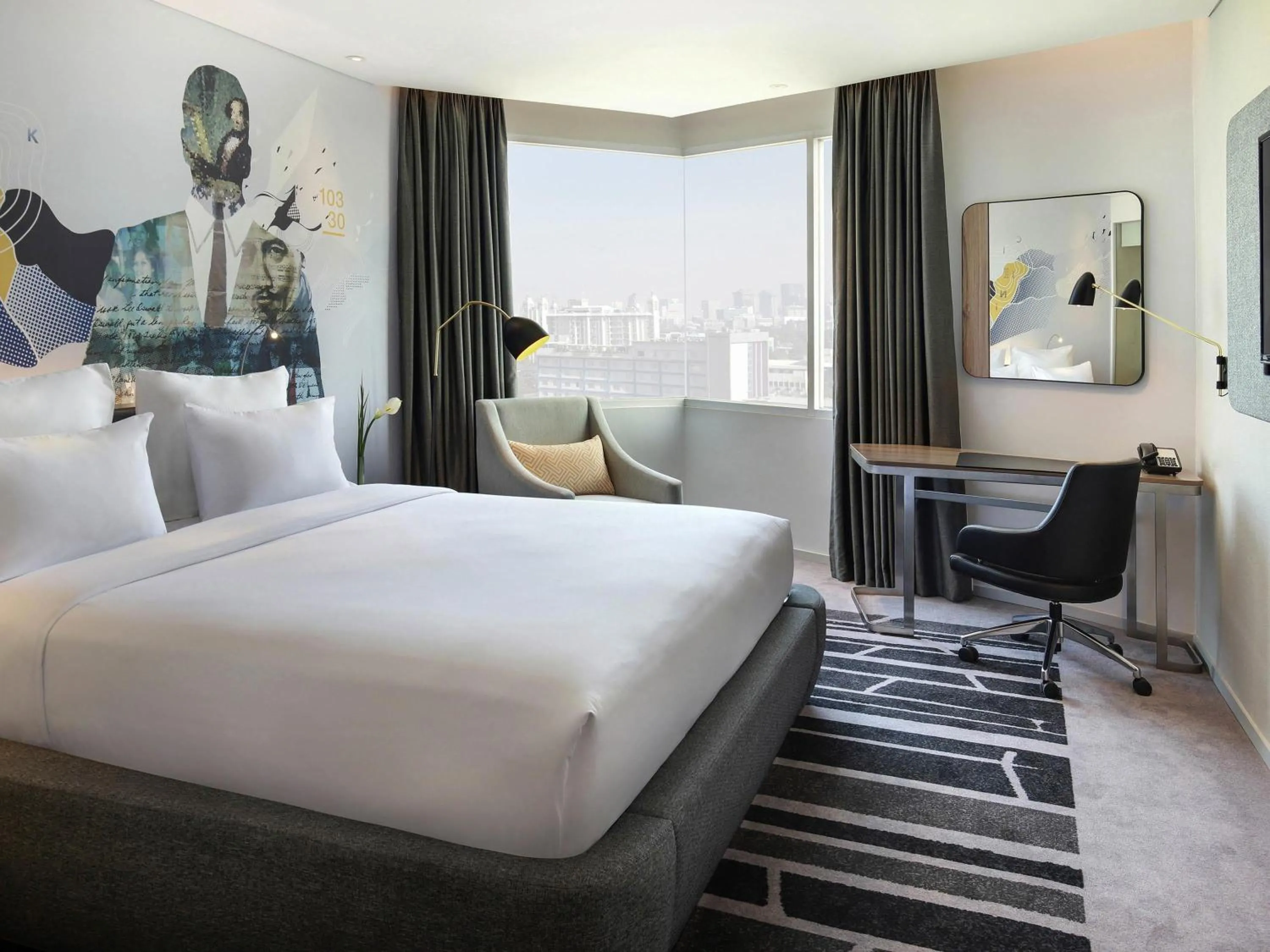 Deluxe King Room in Novotel Jakarta Cikini