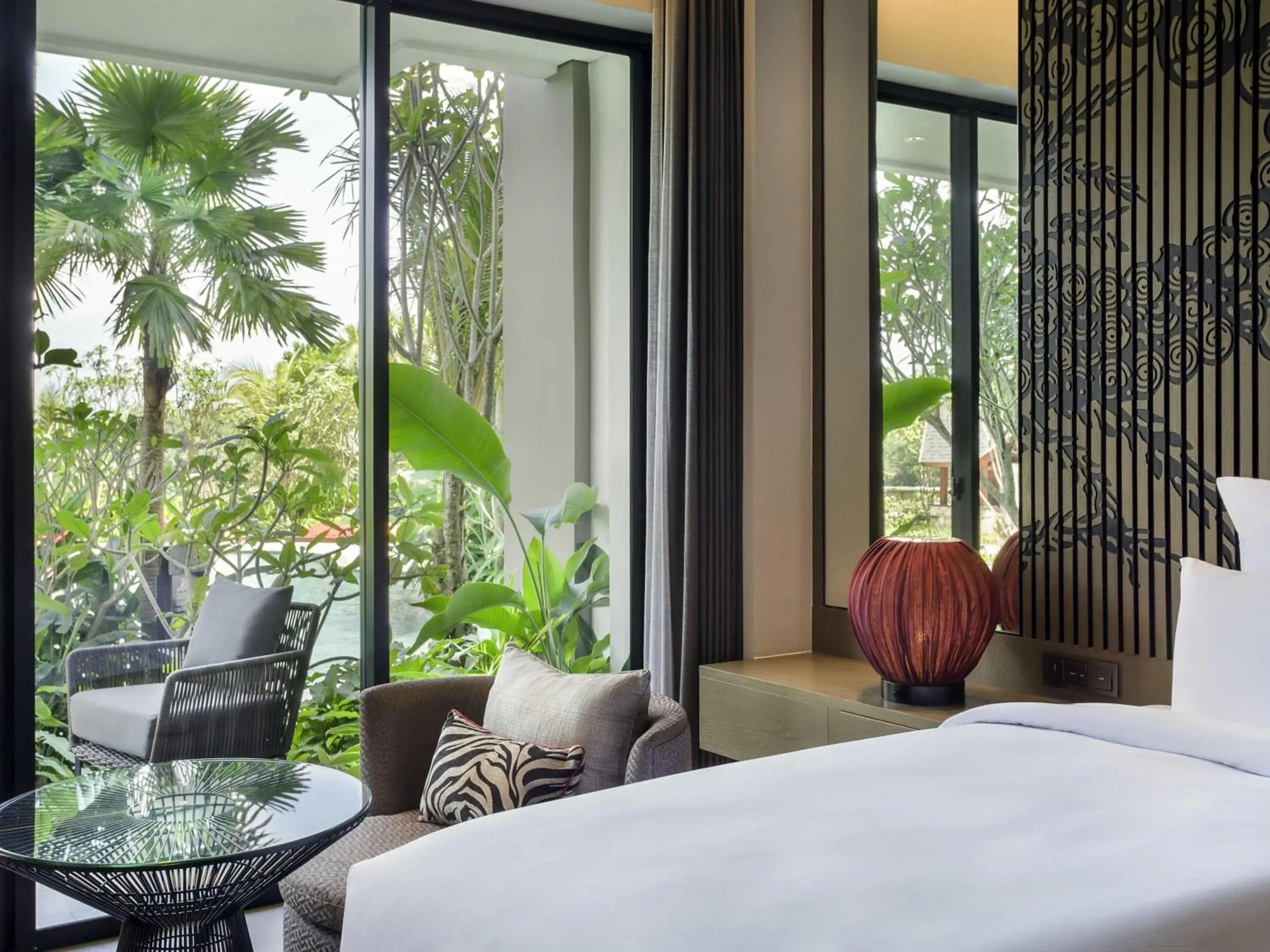 Deluxe Twin Room with Garden Access in Pullman Ciawi Vimala Hills Resort Deluxe Twin Room with Garden Access in Pullman Ciawi Vimala Hills Resort