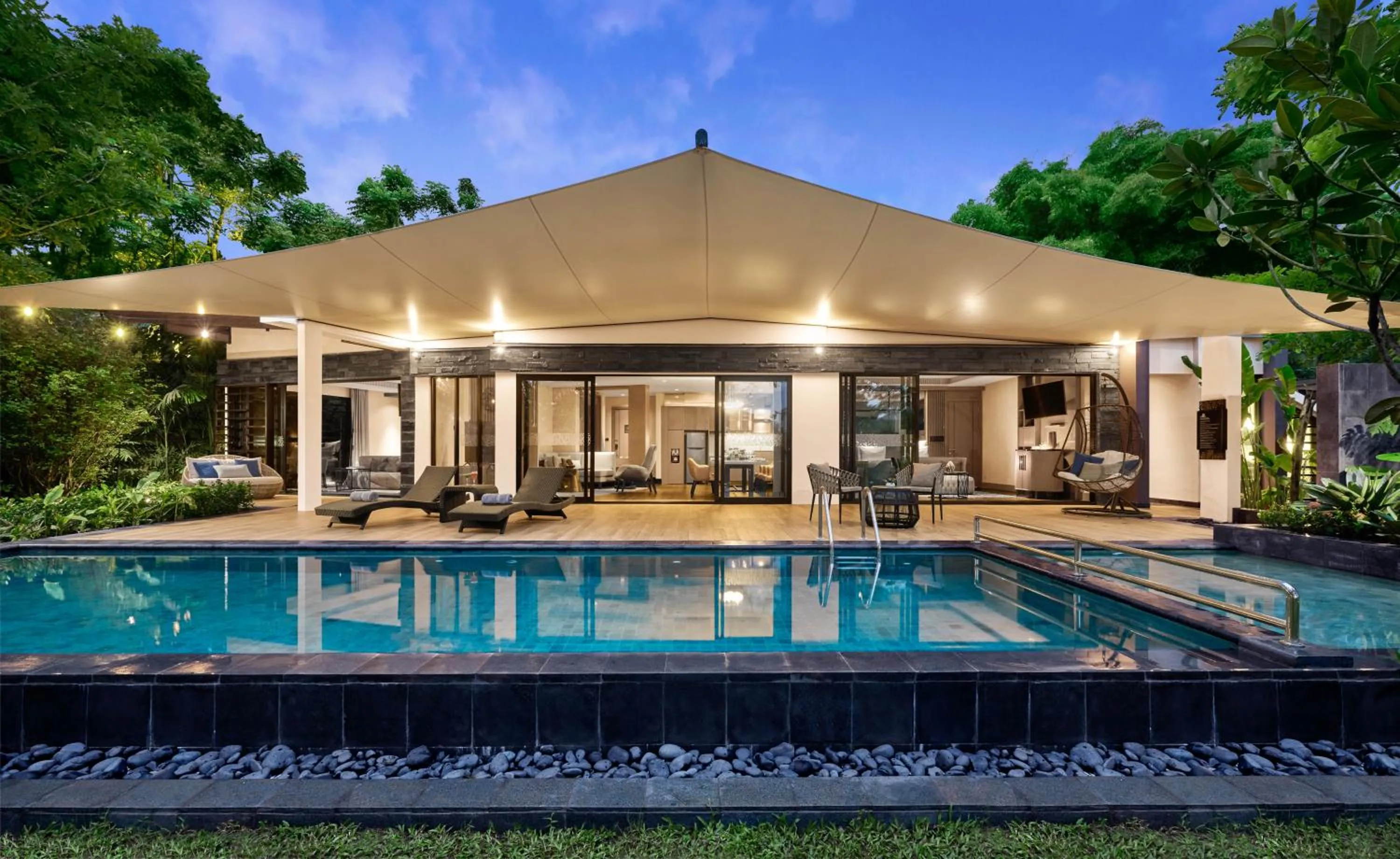 Swimming pool in Pullman Ciawi Vimala Hills Resort