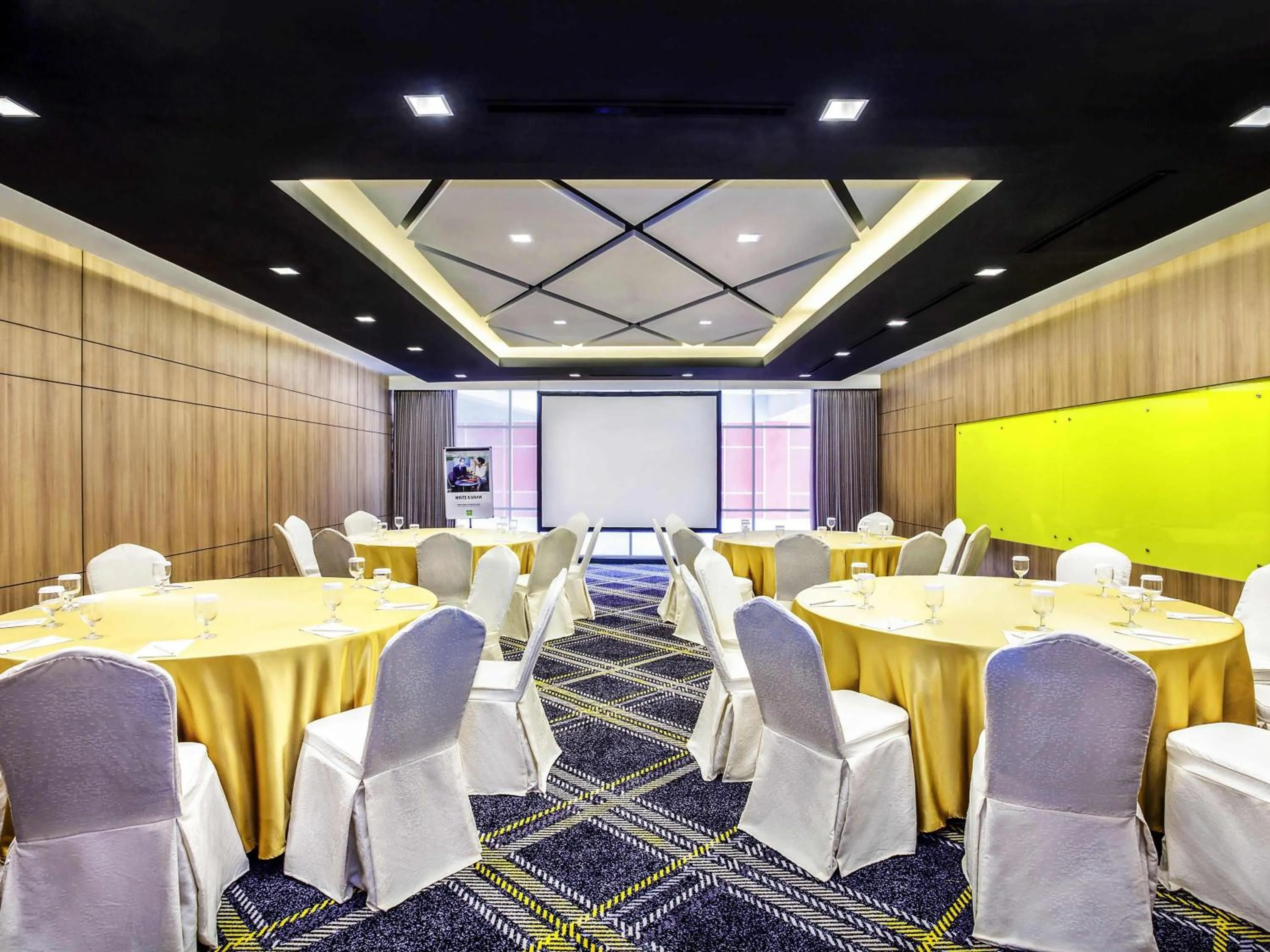 Meeting/conference room in ibis Styles Bekasi Jatibening