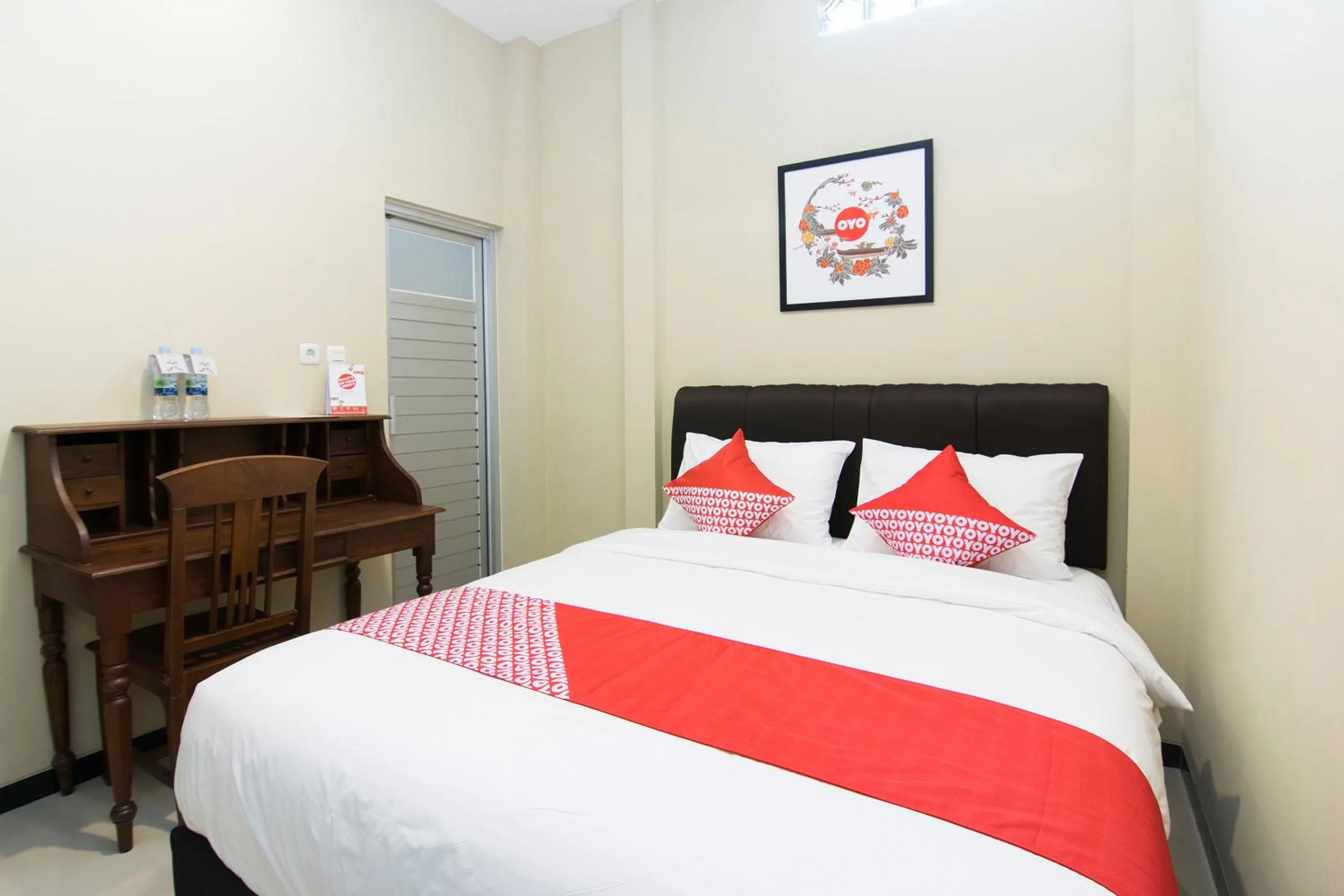 Bedroom in SUPER OYO 890 Dewi Fortuna Guest House