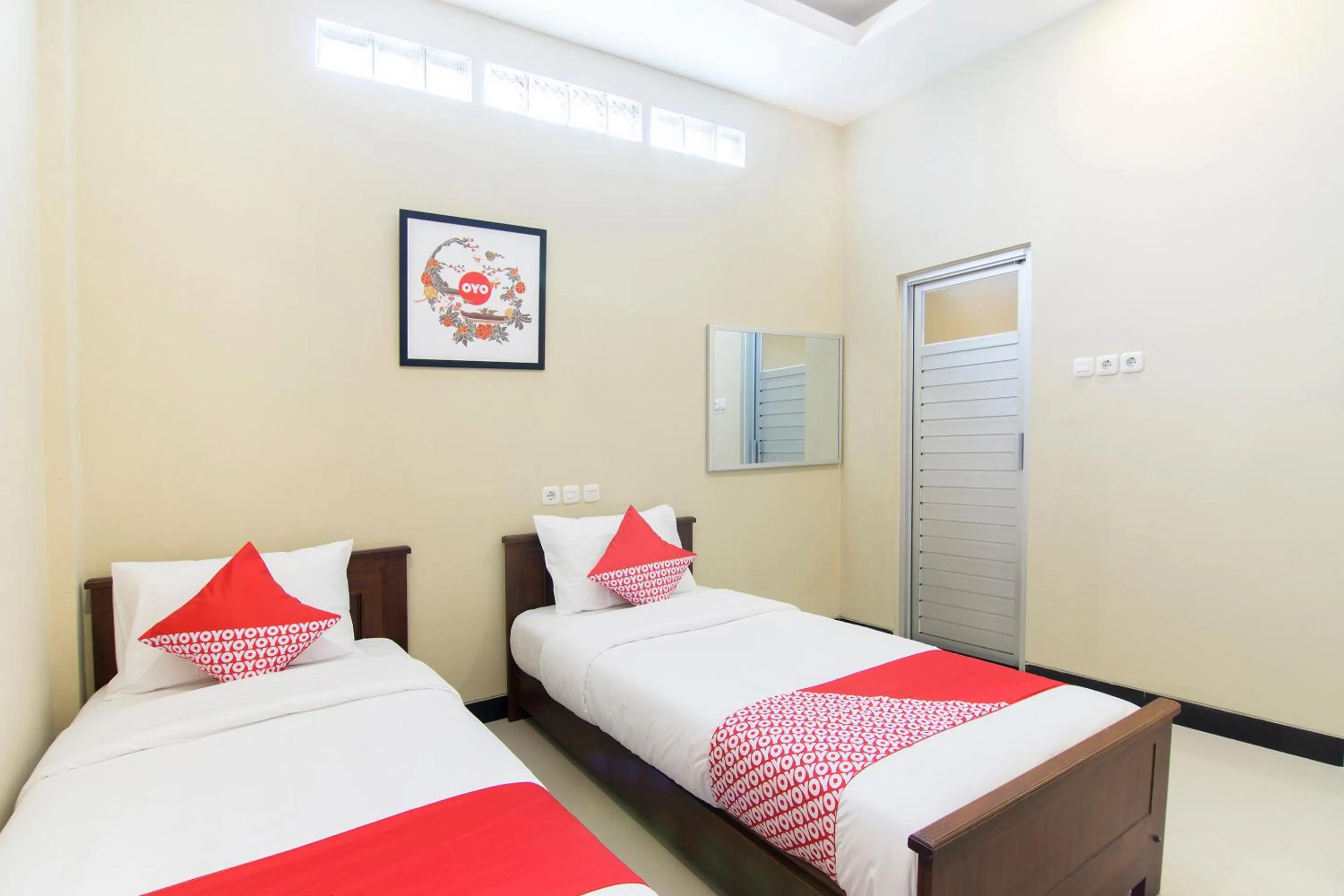 Bedroom in SUPER OYO 890 Dewi Fortuna Guest House