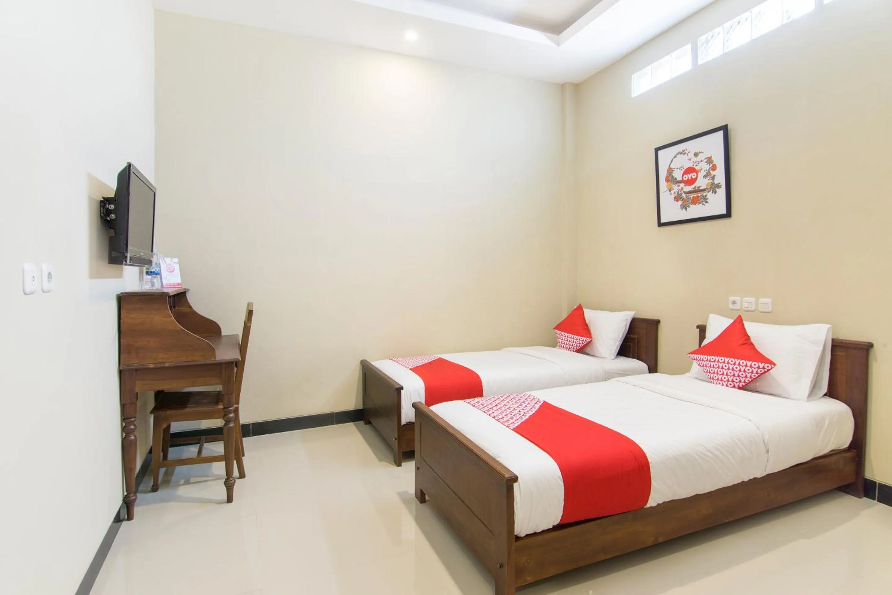 Bedroom in SUPER OYO 890 Dewi Fortuna Guest House