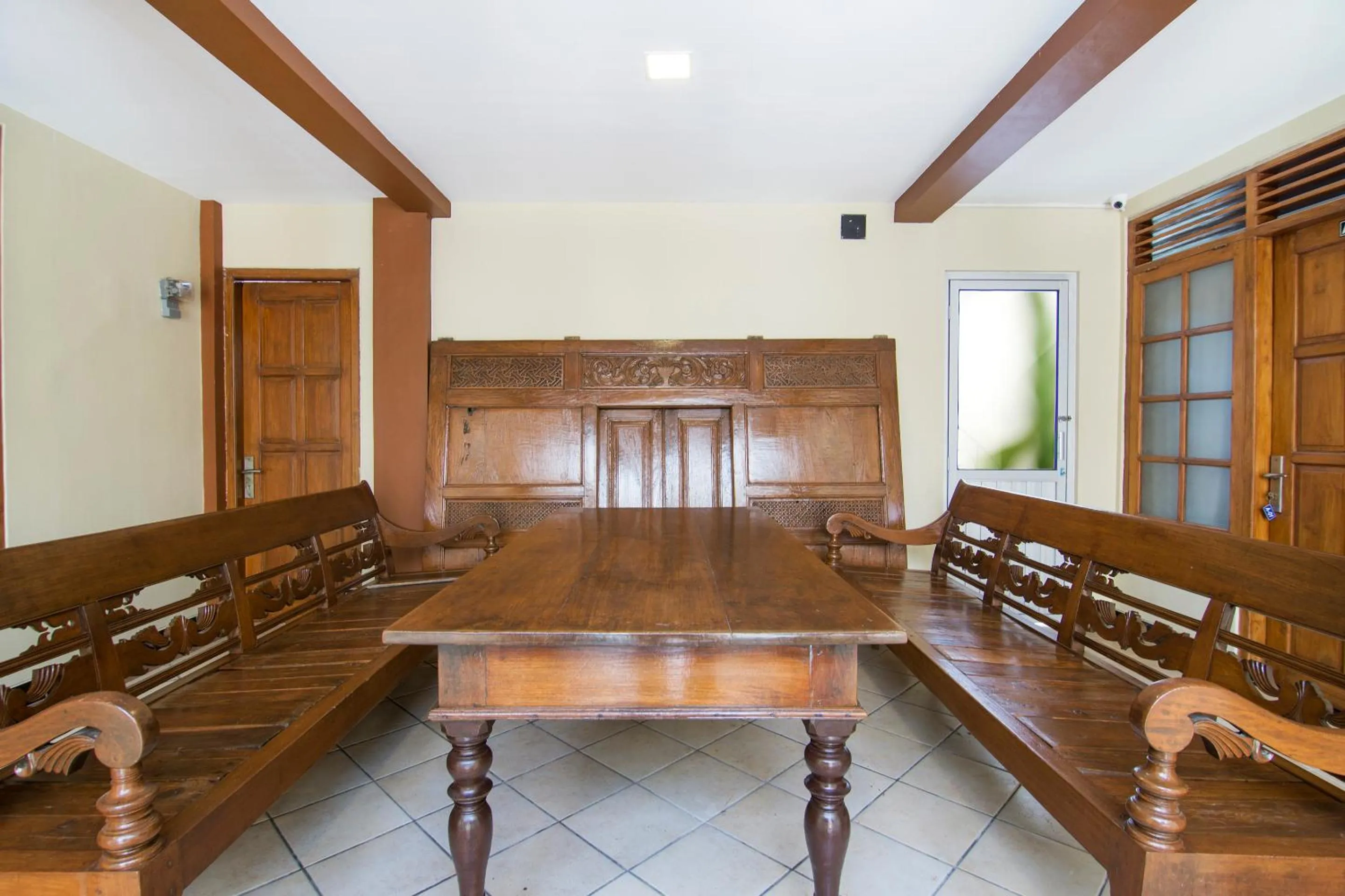 Area and facilities in SUPER OYO 890 Dewi Fortuna Guest House