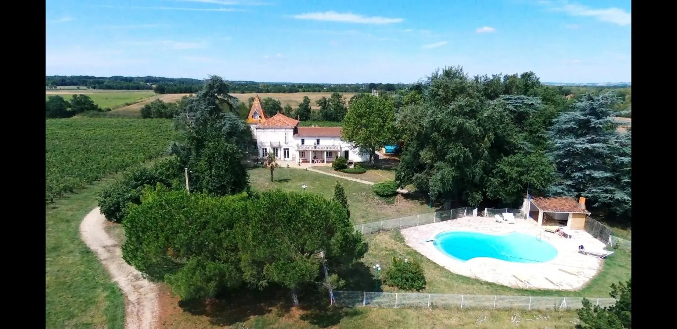 CHATEAU LA LOGE CHATEAU LA LOGE