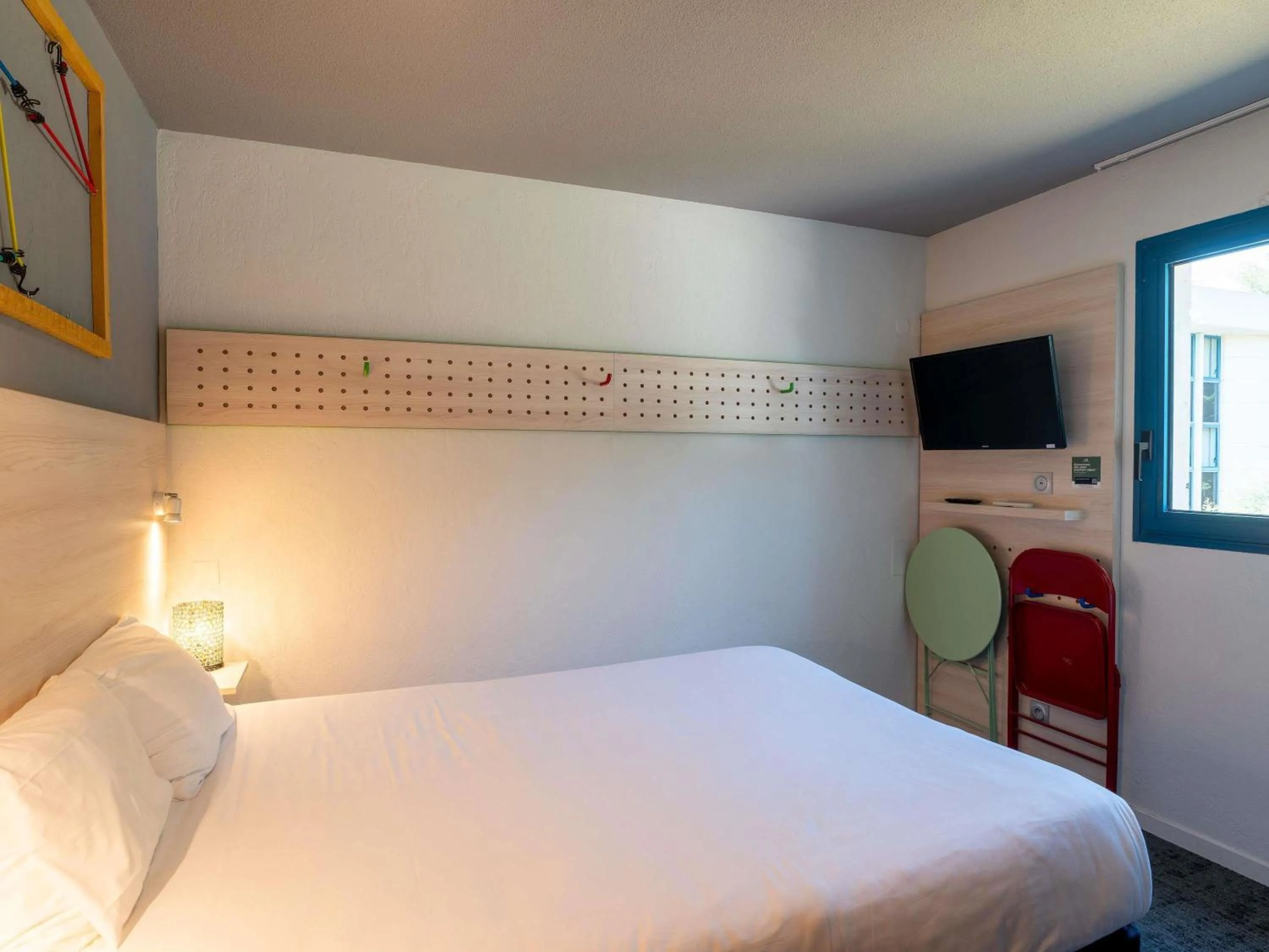 Bedroom, Bed in greet Hotel Bordeaux Aeroport