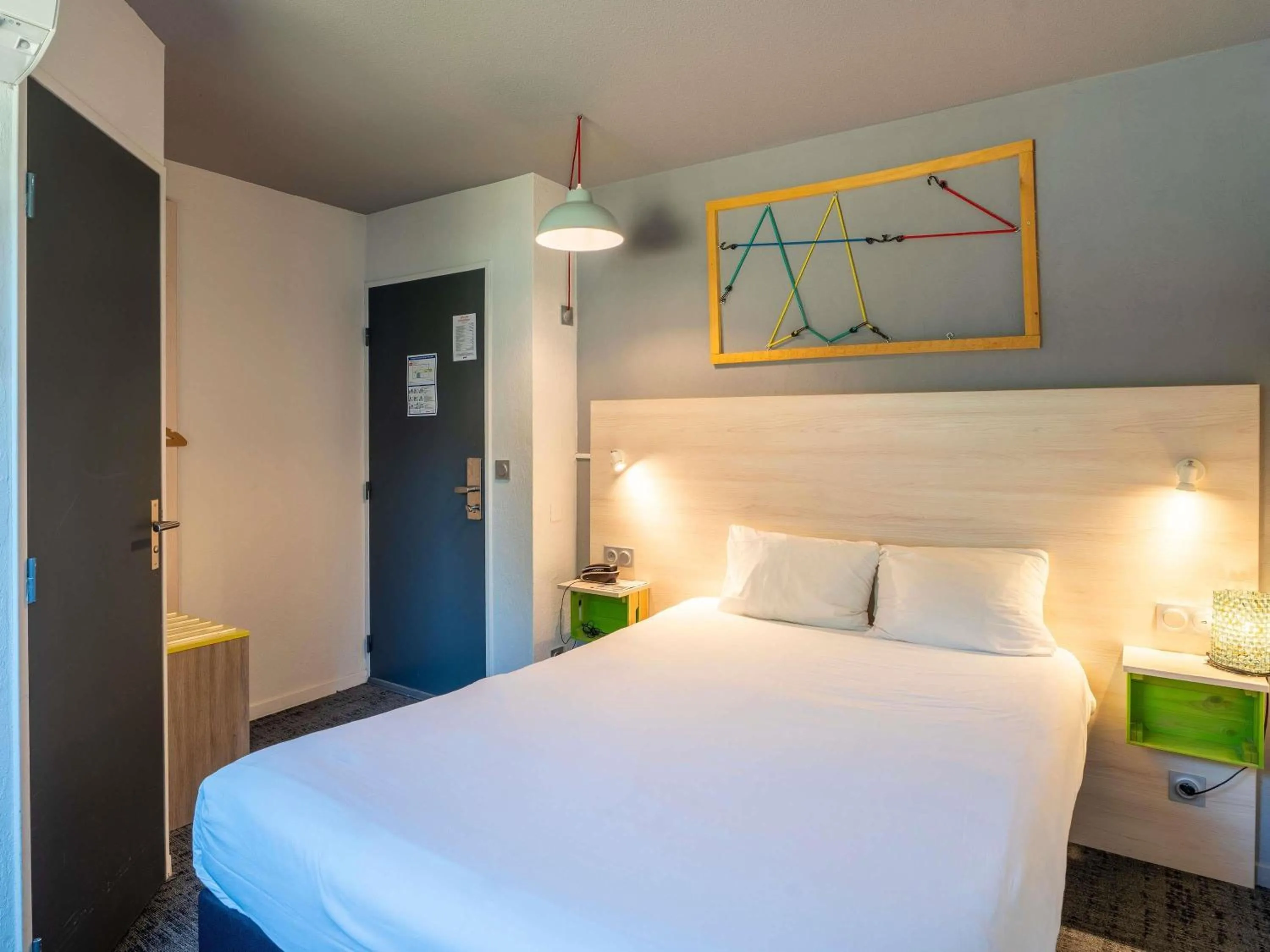 Bedroom, Bed in greet Hotel Bordeaux Aeroport