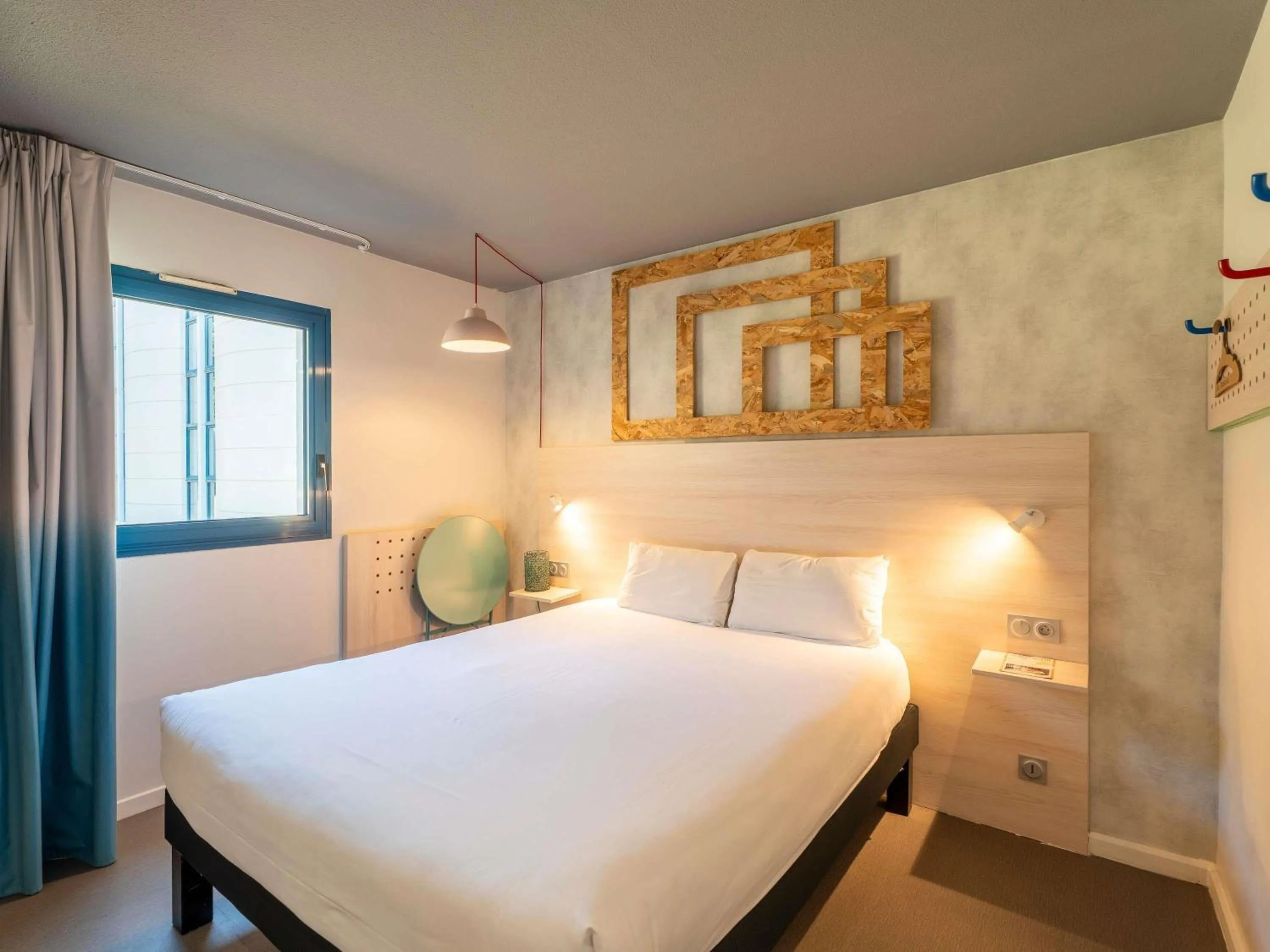 Bedroom, Bed in greet Hotel Bordeaux Aeroport