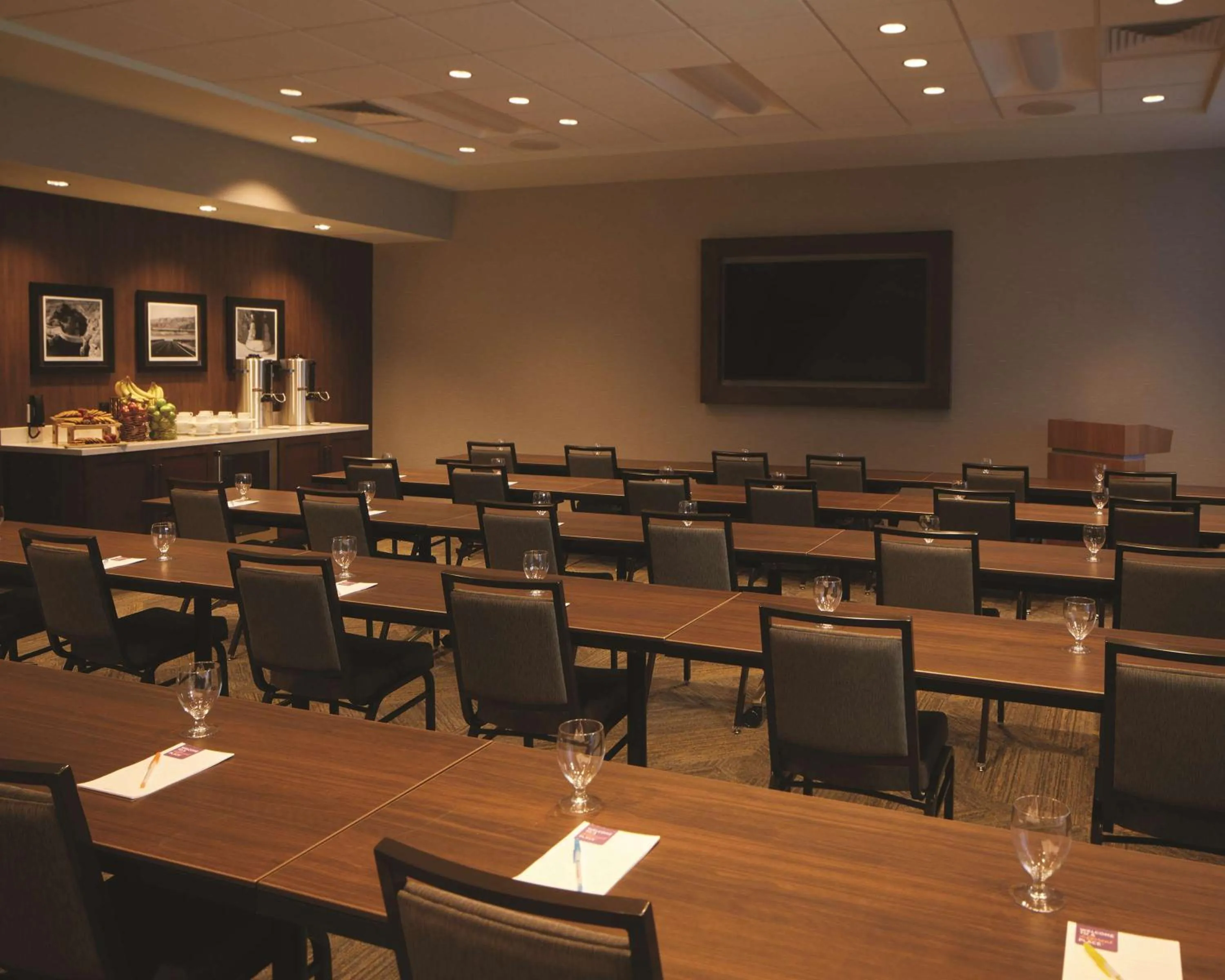 Meeting/conference room in Hyatt Place Las Vegas at Silverton Village