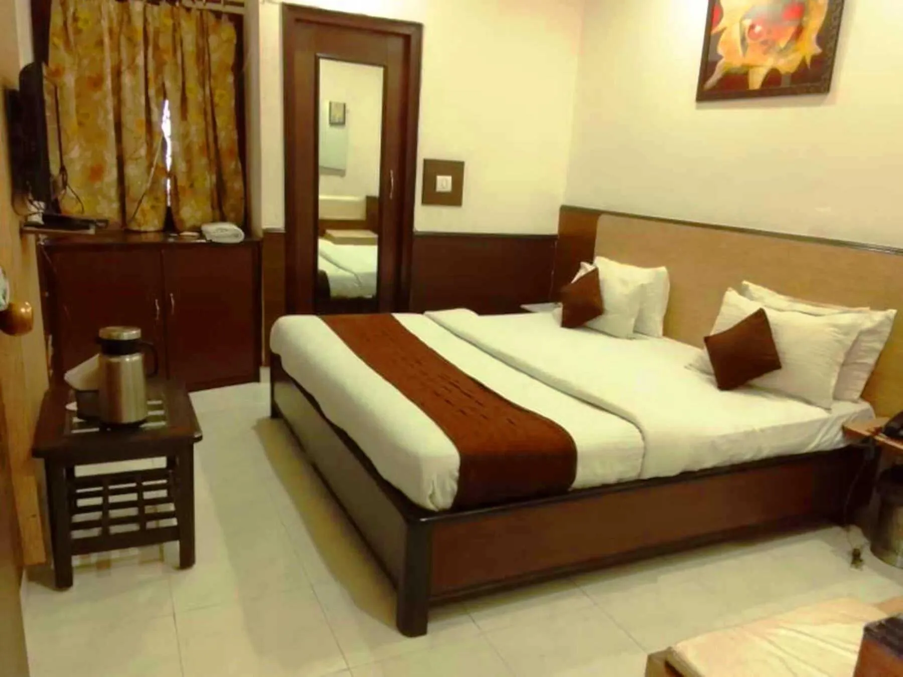 Bedroom, Bed in Hotel Holiday Comfort - 800 mts from Jallianwala Bagh