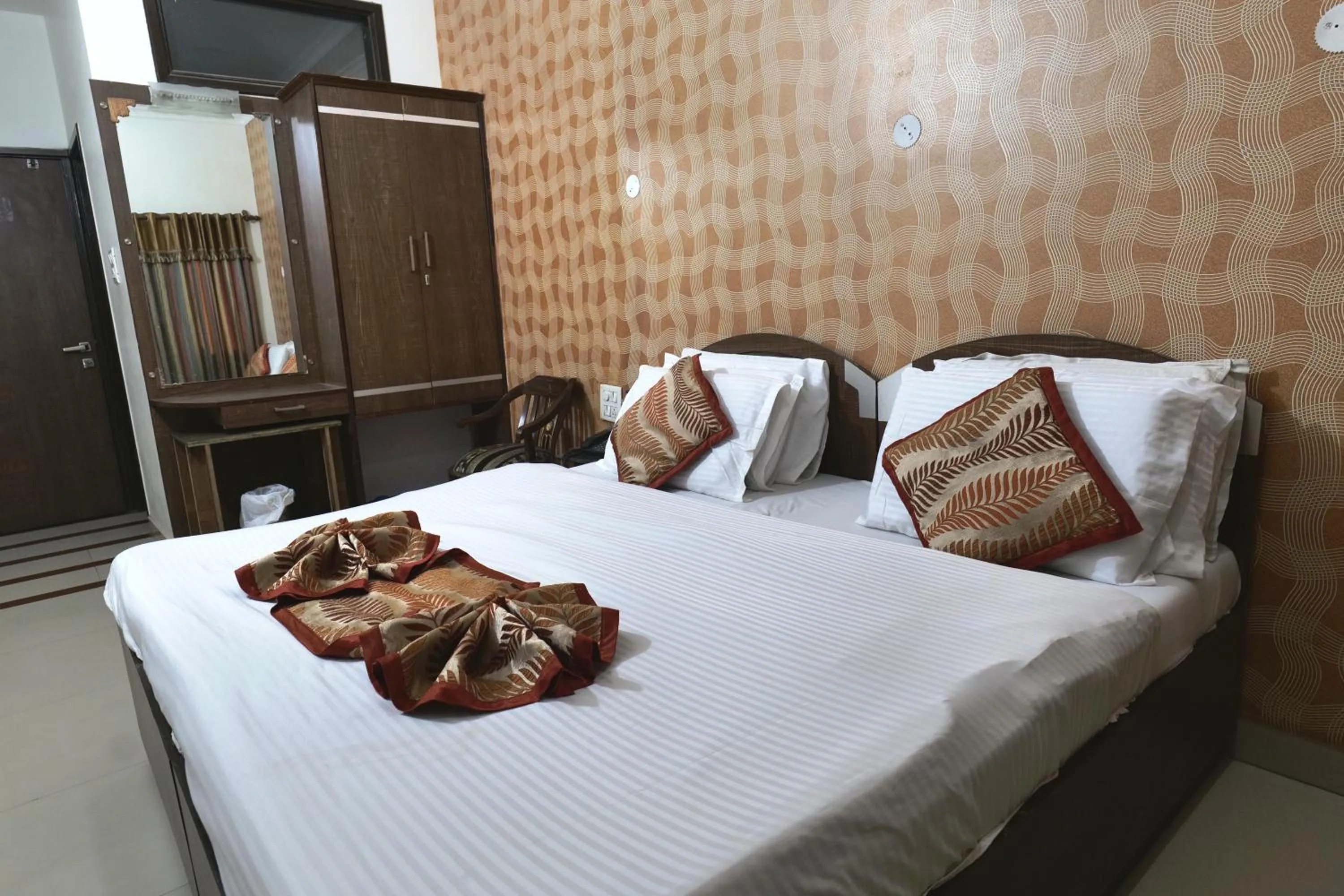 Bed in Hotel Holiday Comfort - 800 mts from Jallianwala Bagh