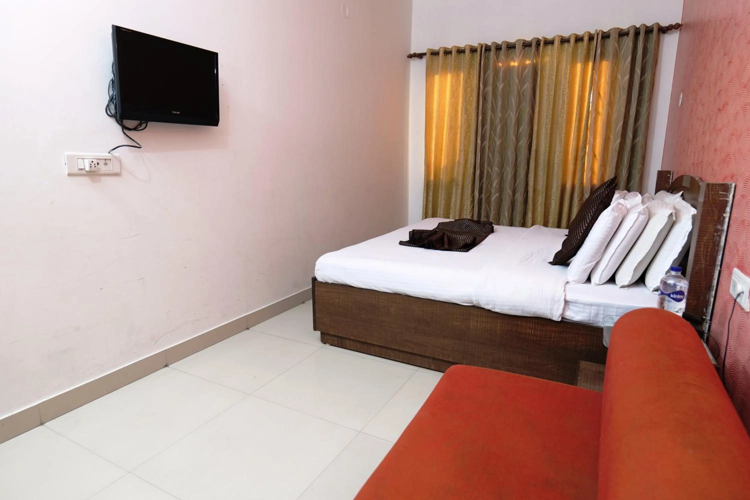 View (from property/room), Bed in Hotel Holiday Comfort - 800 mts from Jallianwala Bagh