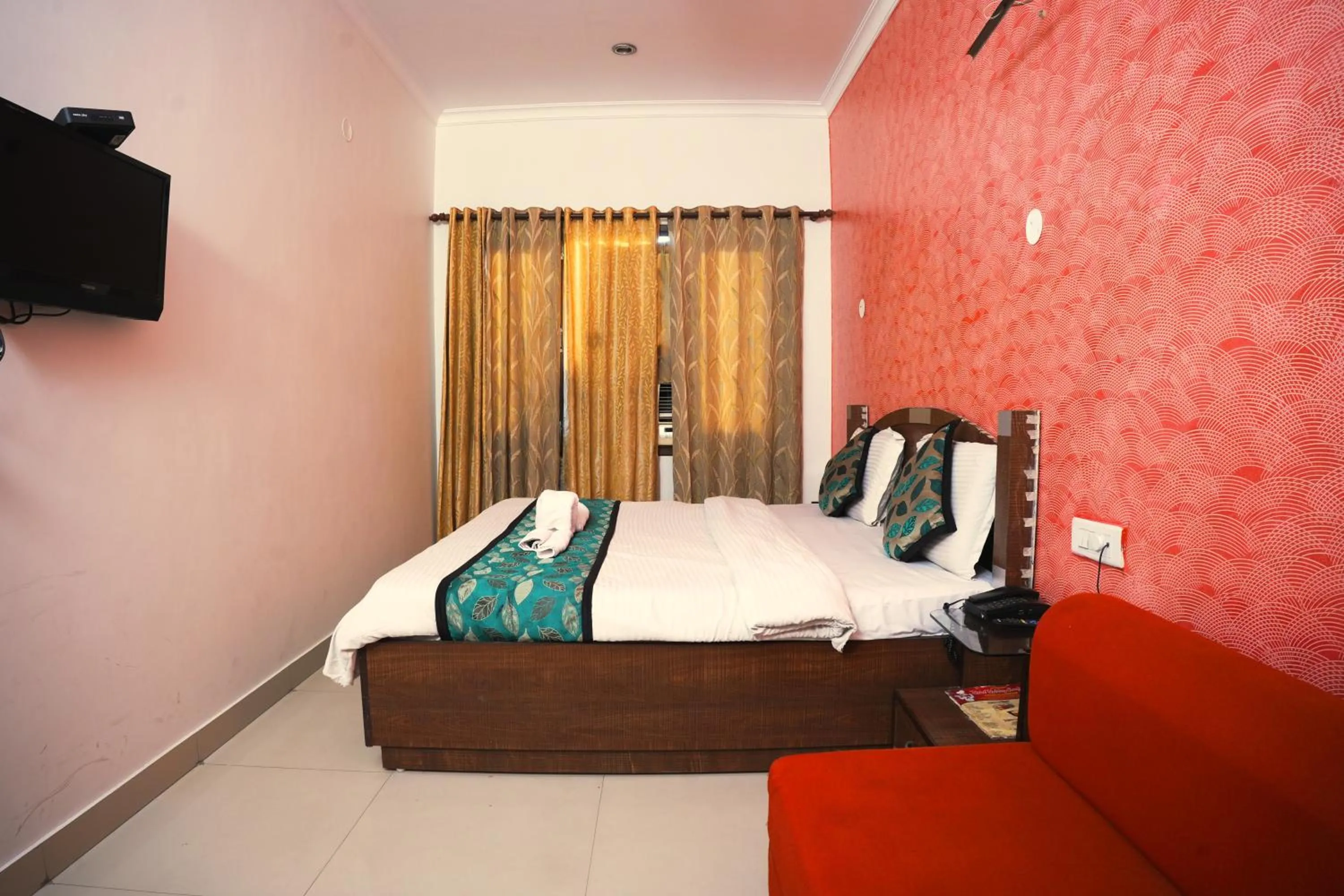 Bed in Hotel Holiday Comfort - 800 mts from Jallianwala Bagh