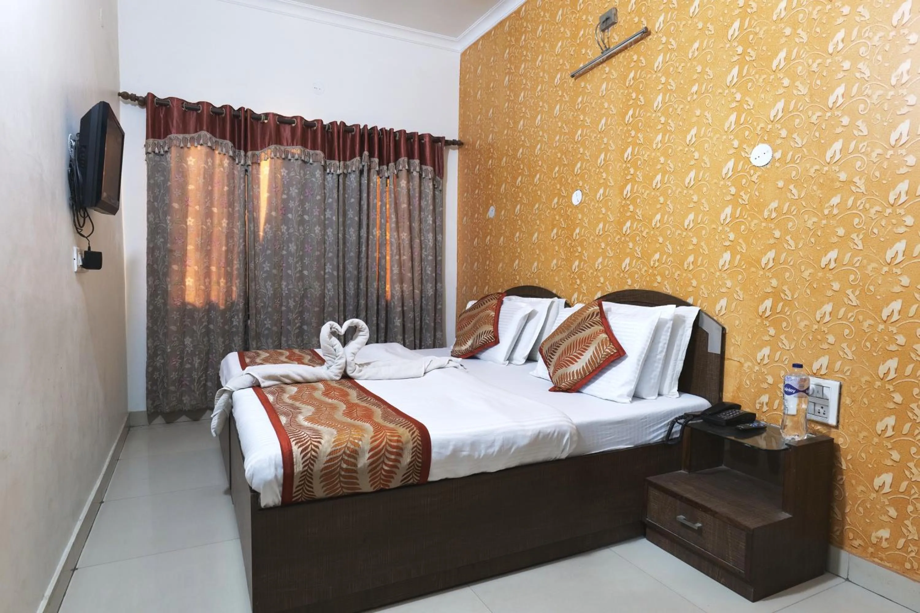 Bed in Hotel Holiday Comfort - 800 mts from Jallianwala Bagh