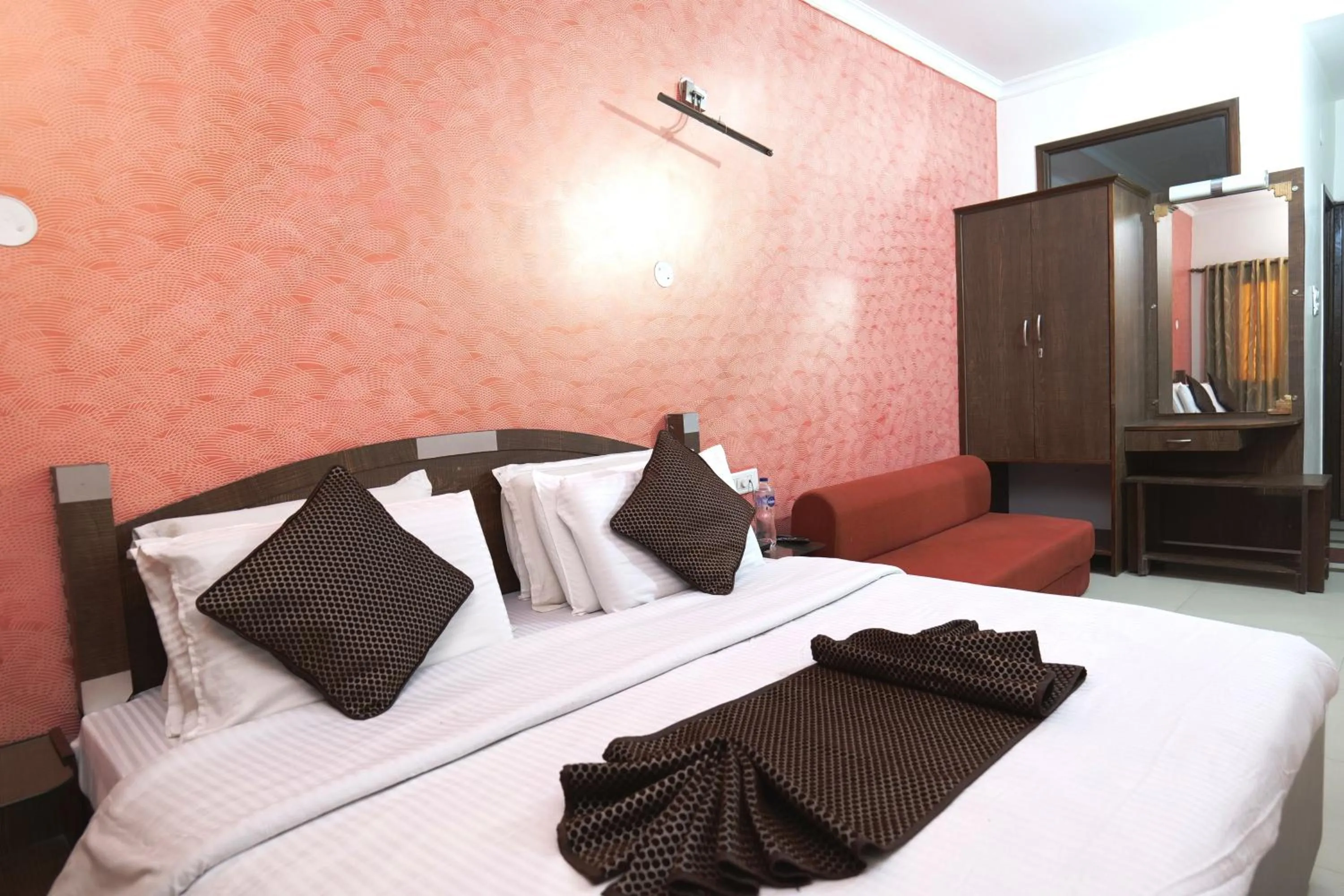 Bed in Hotel Holiday Comfort - 800 mts from Jallianwala Bagh