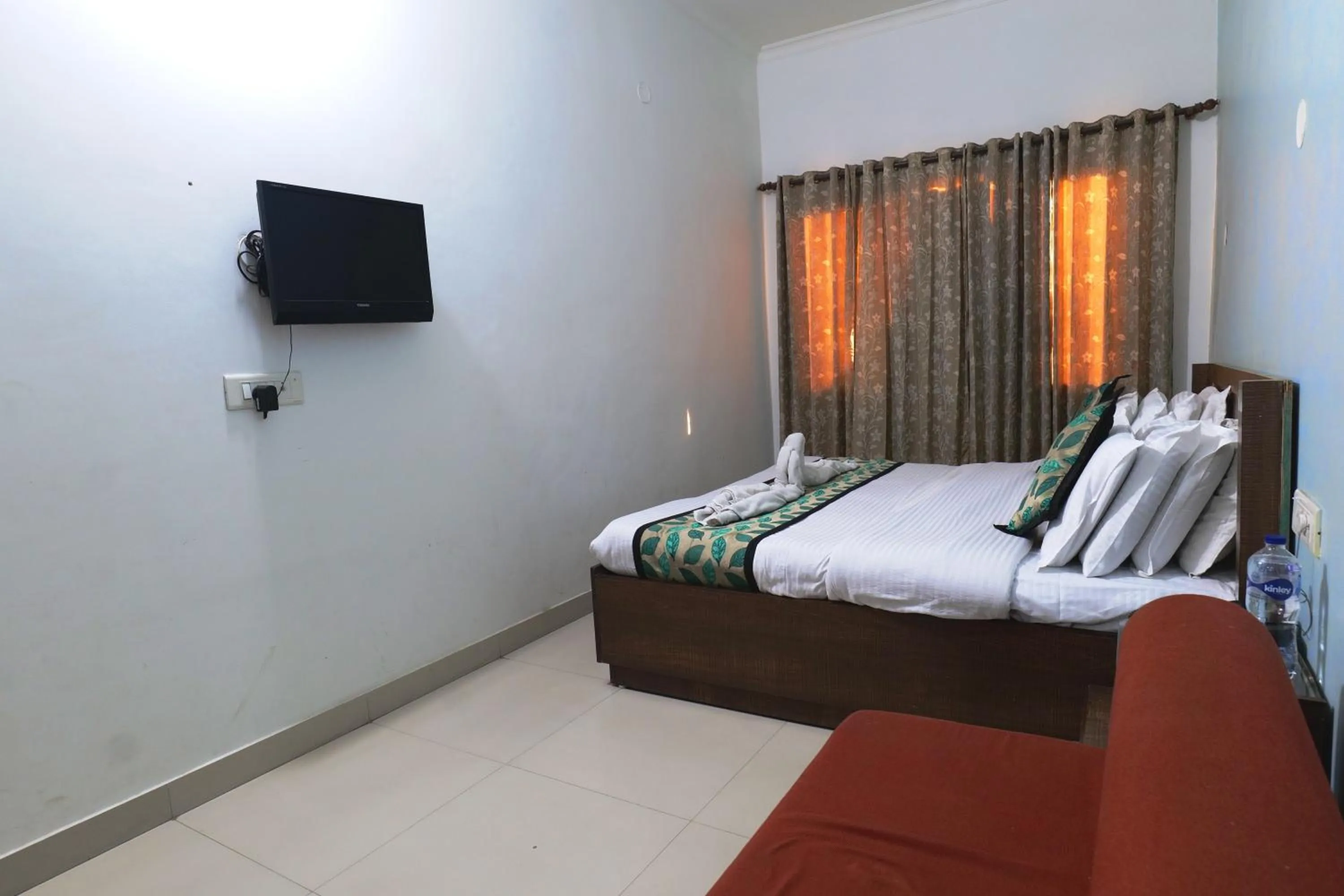 Bed in Hotel Holiday Comfort - 800 mts from Jallianwala Bagh