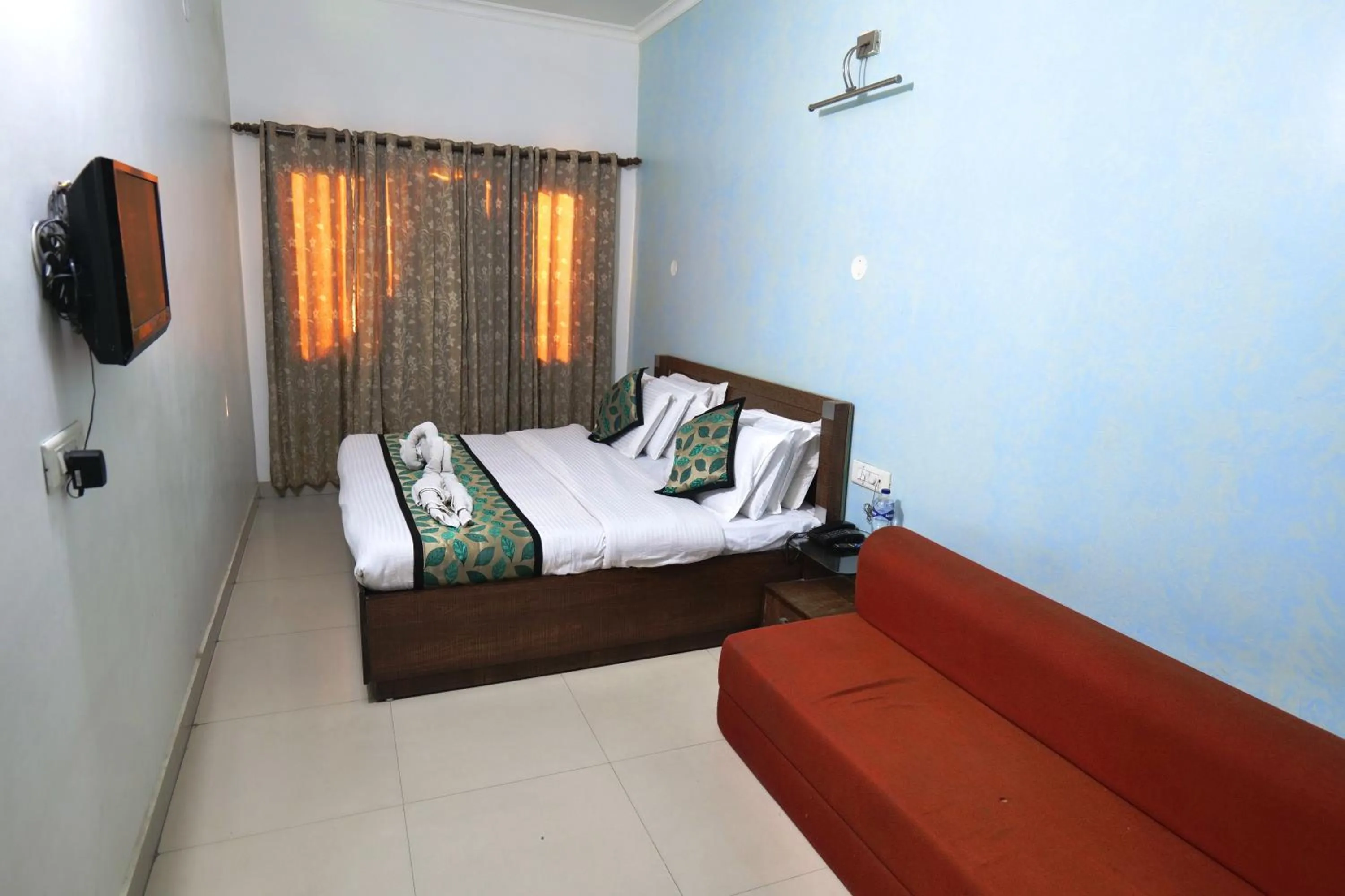 Bed in Hotel Holiday Comfort - 800 mts from Jallianwala Bagh