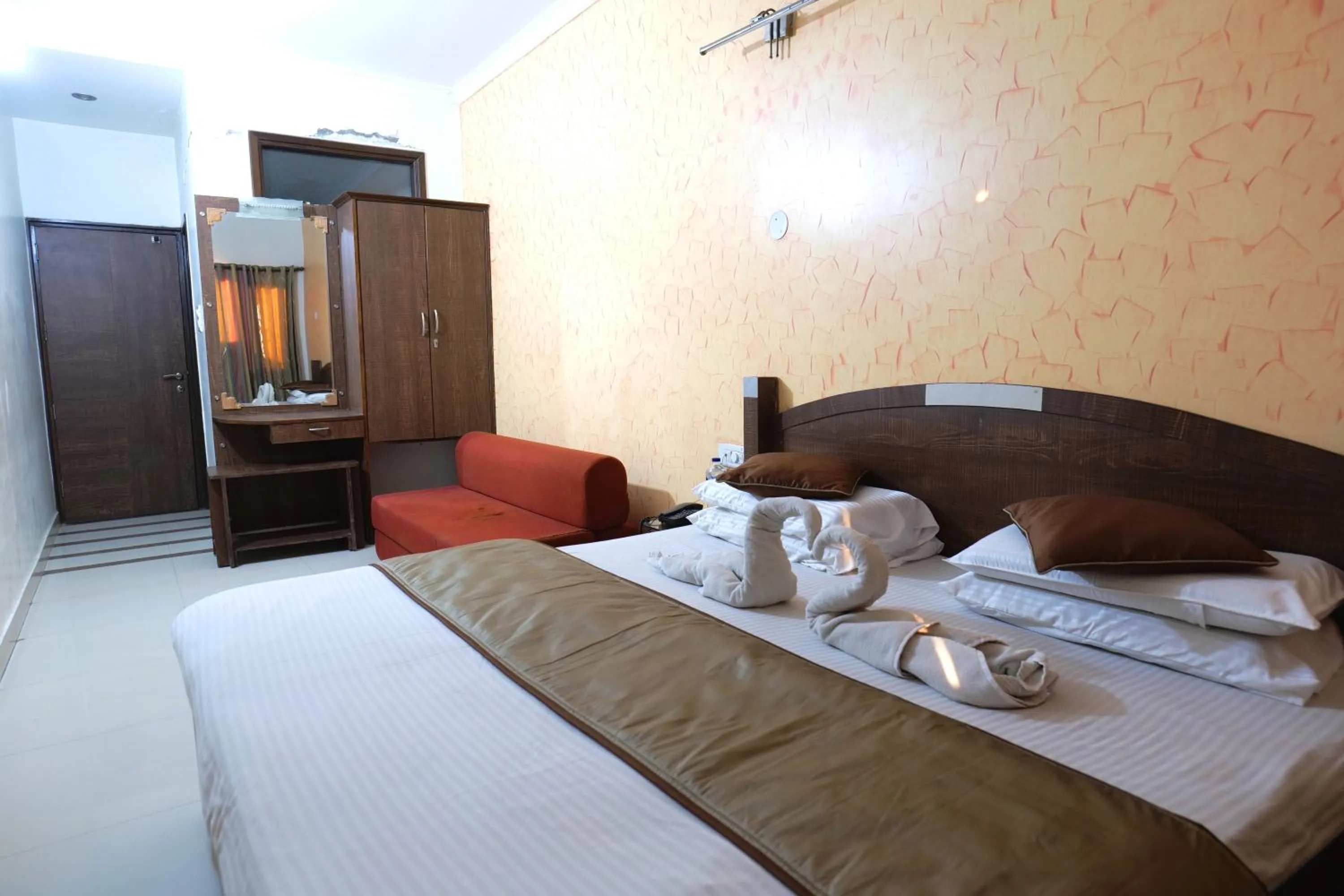 Bed in Hotel Holiday Comfort - 800 mts from Jallianwala Bagh