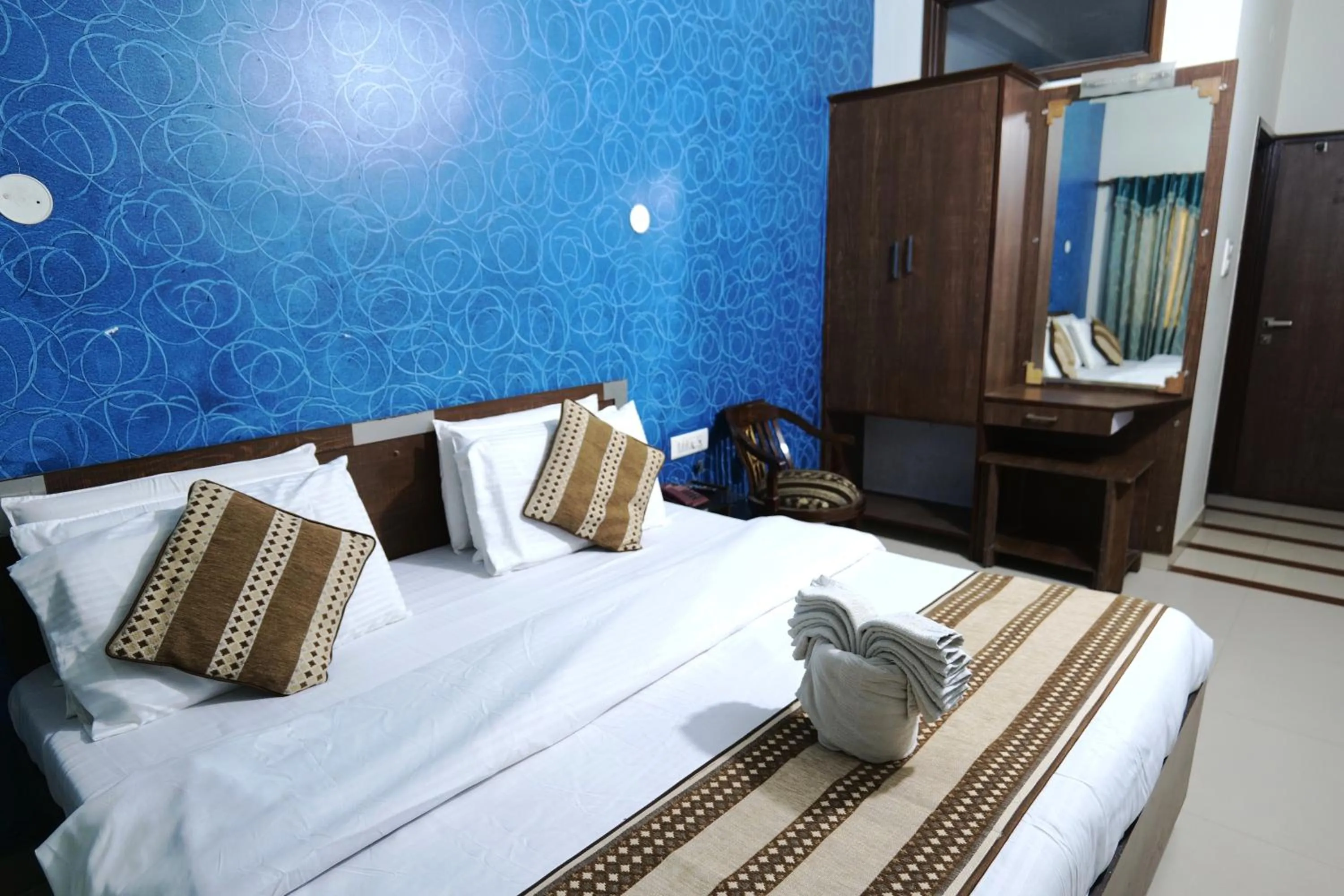 Bed in Hotel Holiday Comfort - 800 mts from Jallianwala Bagh