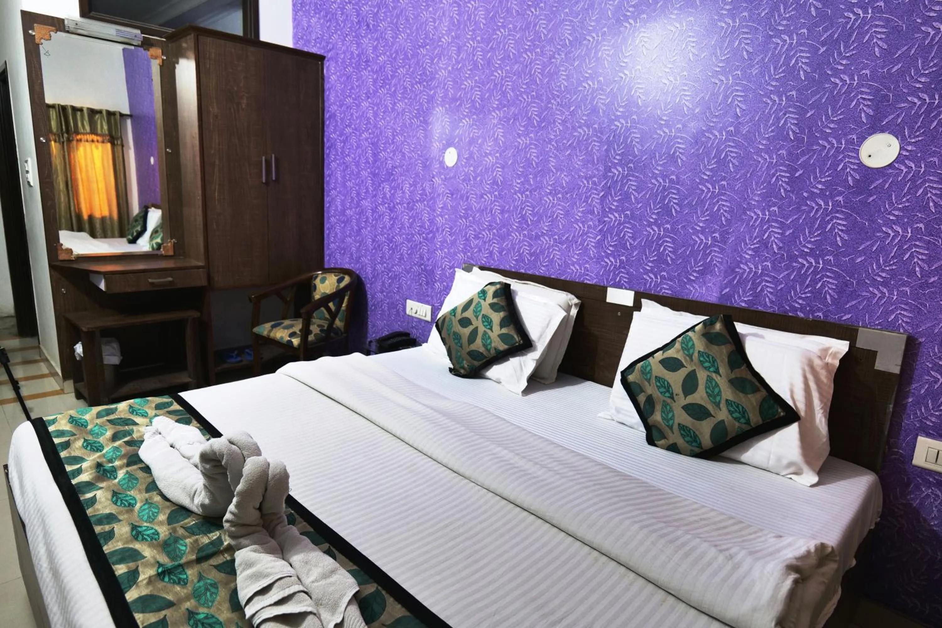 Bed in Hotel Holiday Comfort - 800 mts from Jallianwala Bagh