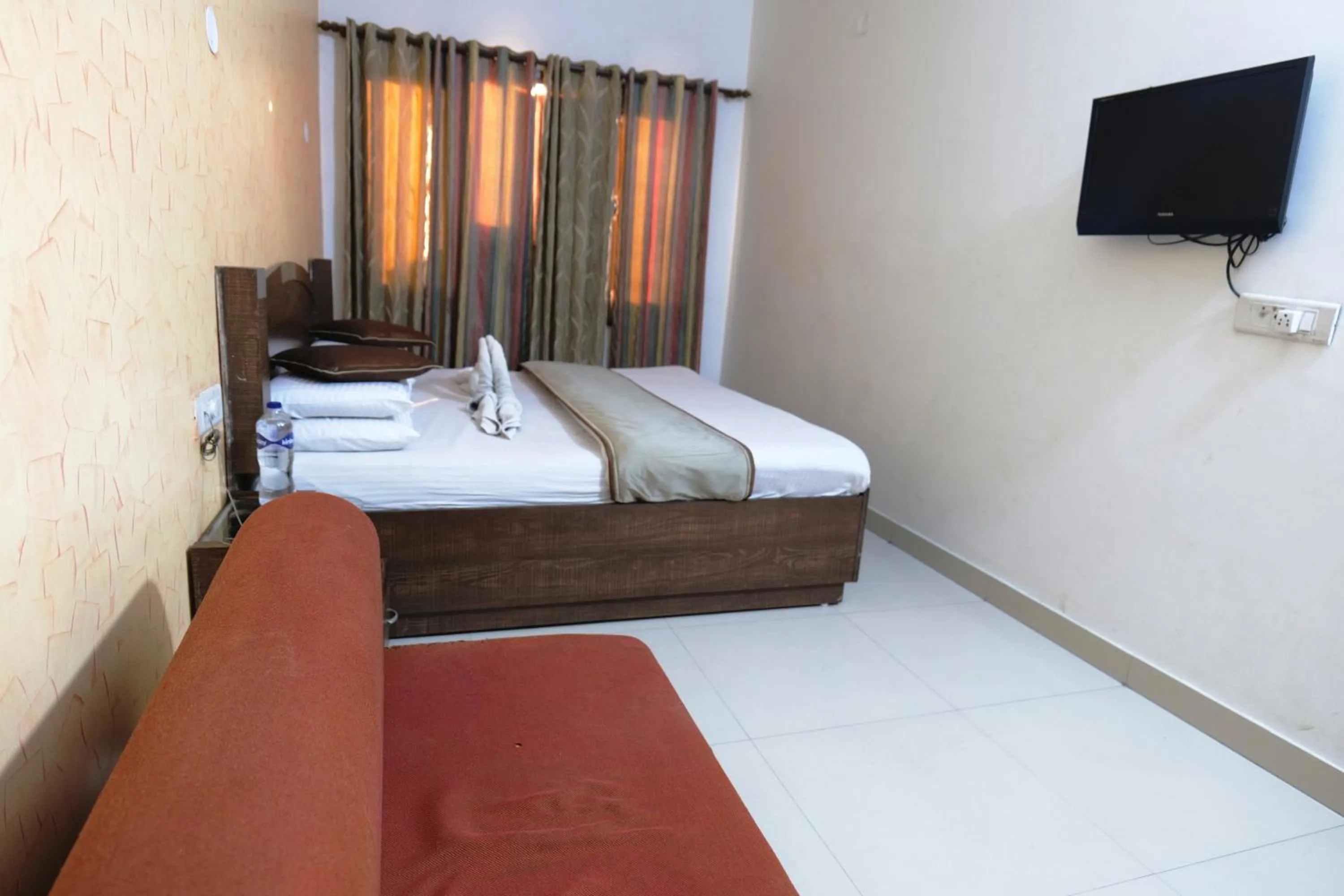 View (from property/room), Bed in Hotel Holiday Comfort - 800 mts from Jallianwala Bagh