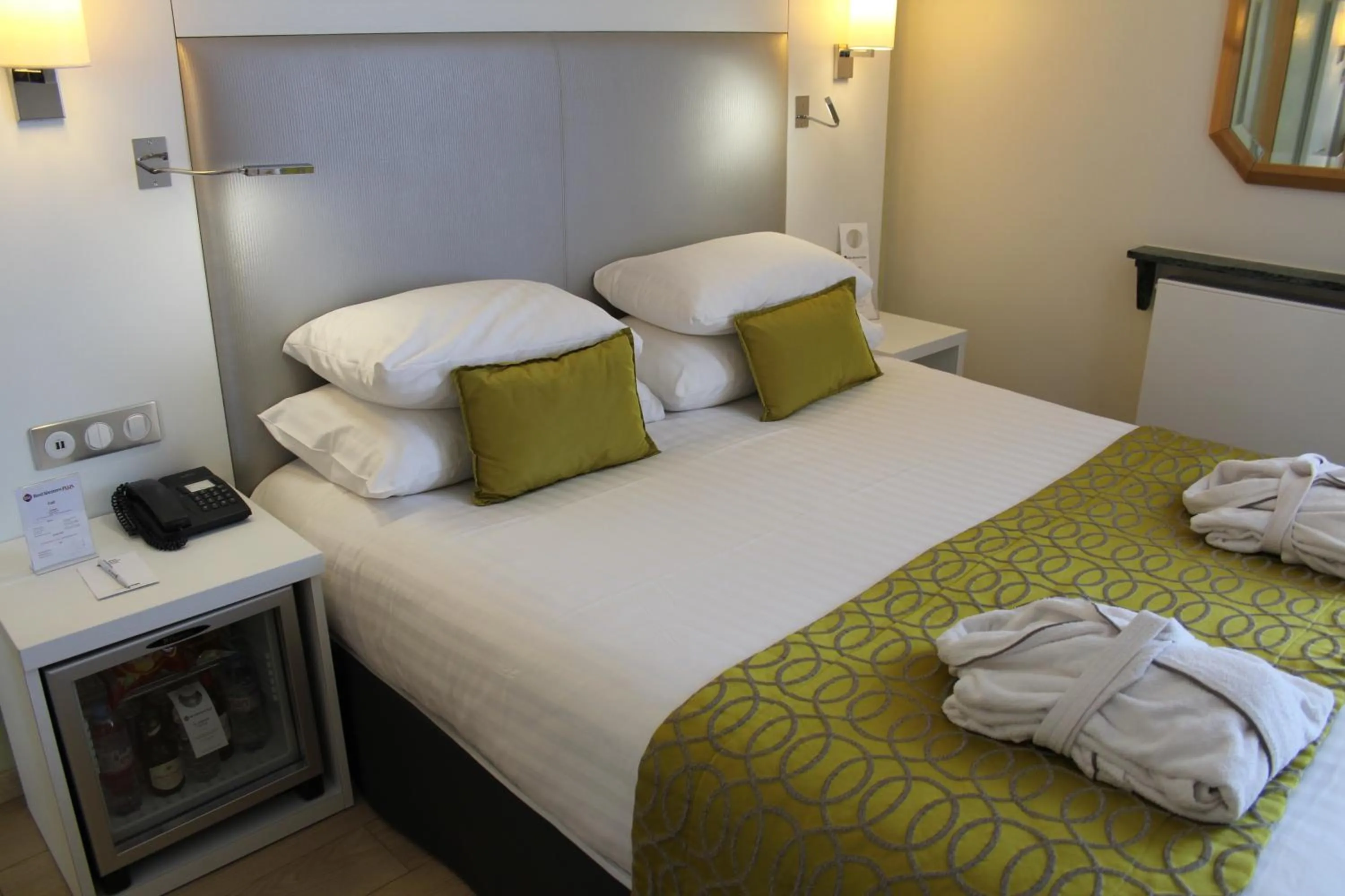 Balcony/Terrace, Bed in Best Western Plus Hotel Carlton Annecy