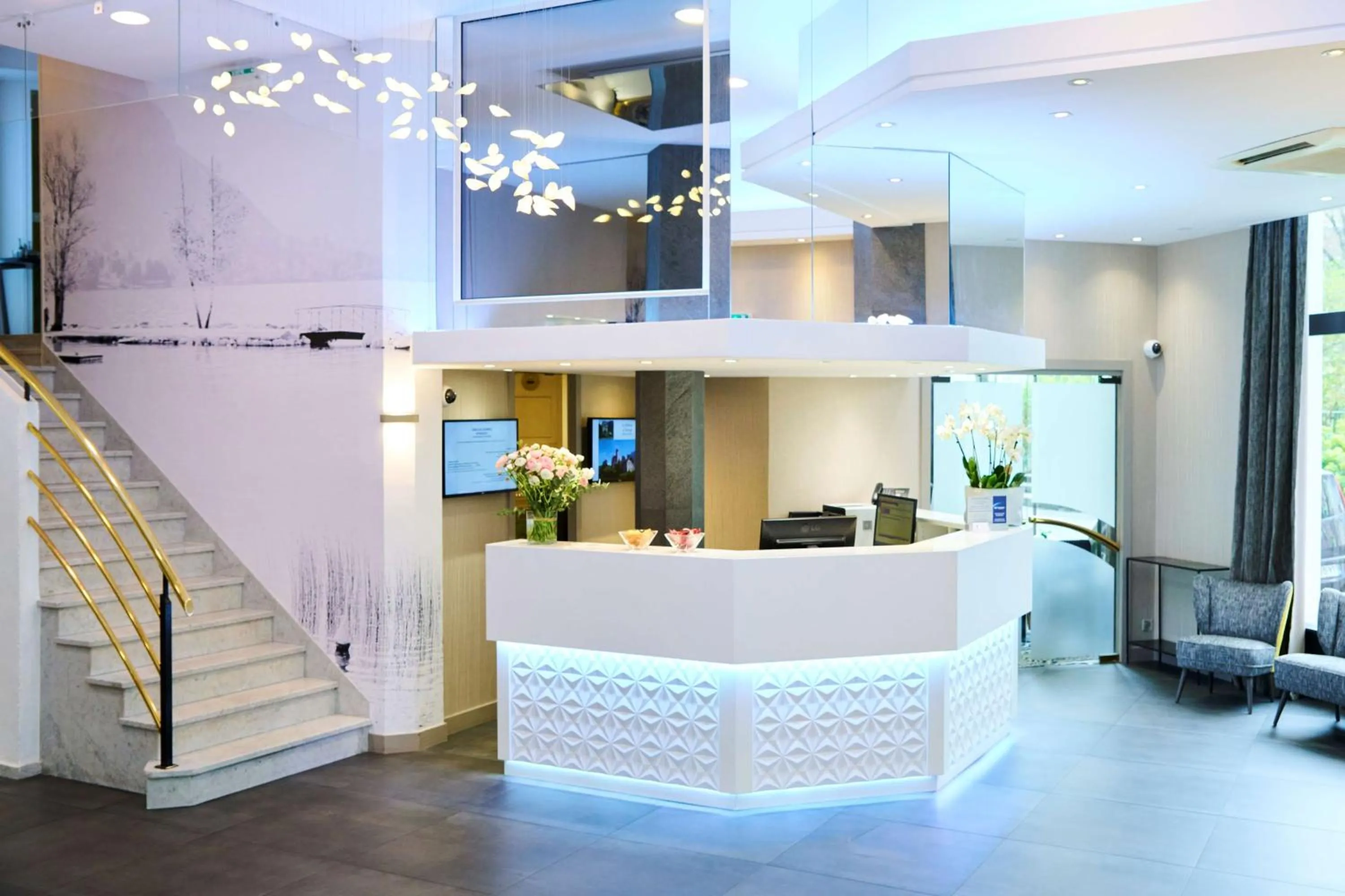 Lobby or reception in Best Western Plus Hotel Carlton Annecy