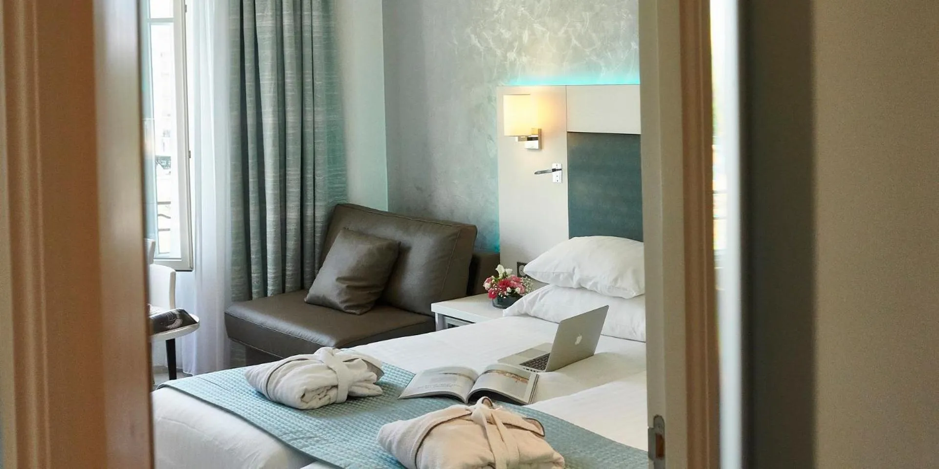 Bedroom, Bed in Best Western Plus Hotel Carlton Annecy