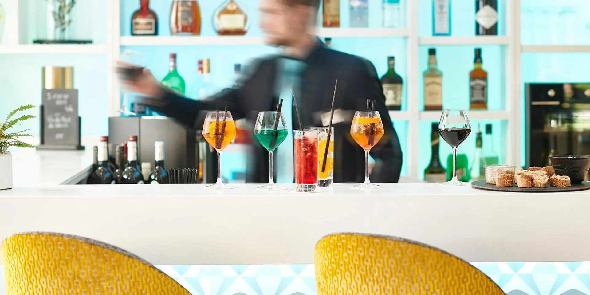 Lounge or bar in Best Western Plus Hotel Carlton Annecy