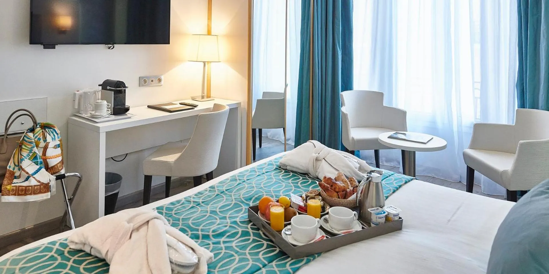 Bedroom in Best Western Plus Hotel Carlton Annecy