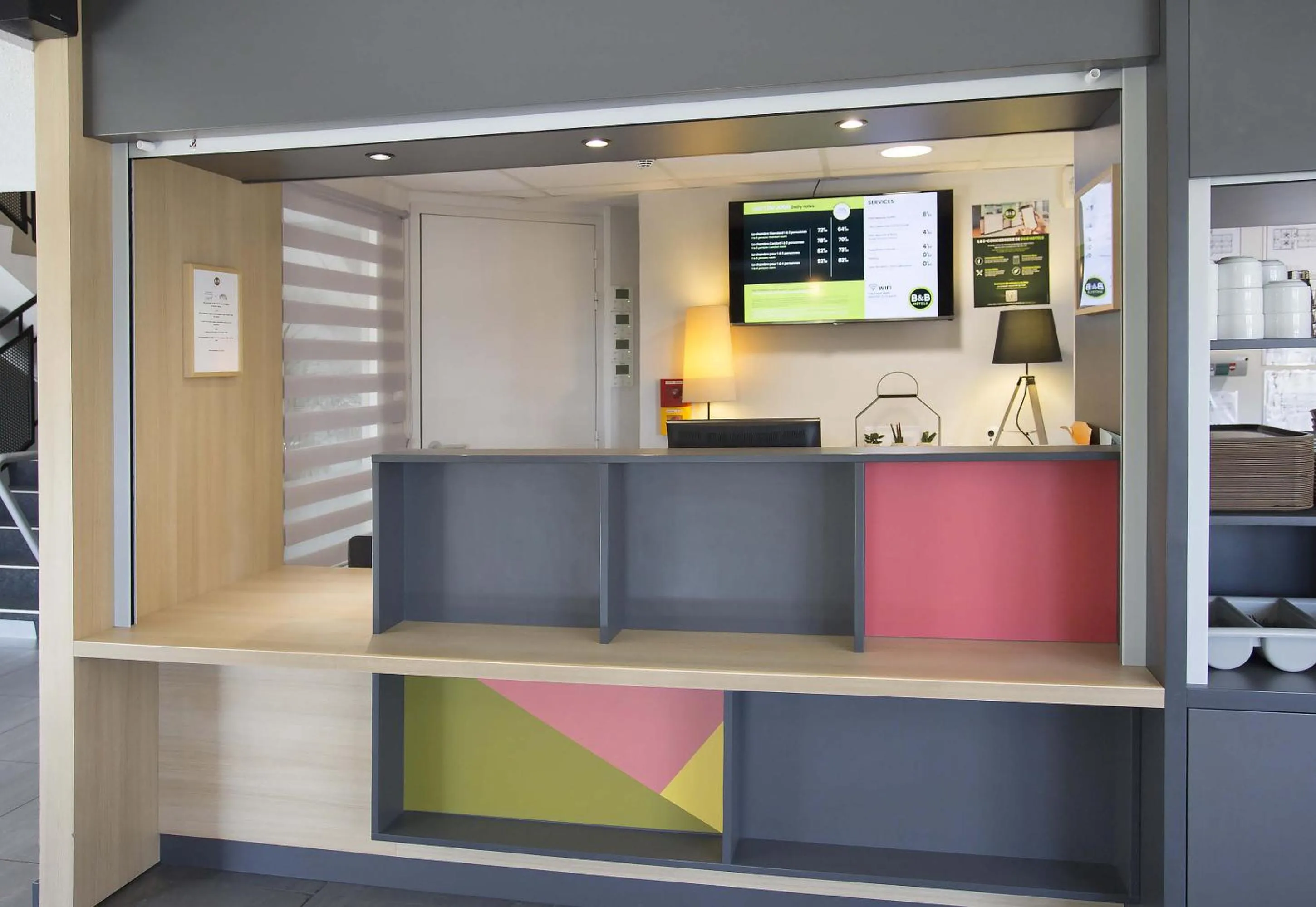 Lobby or reception in B&B HOTEL Angoulême