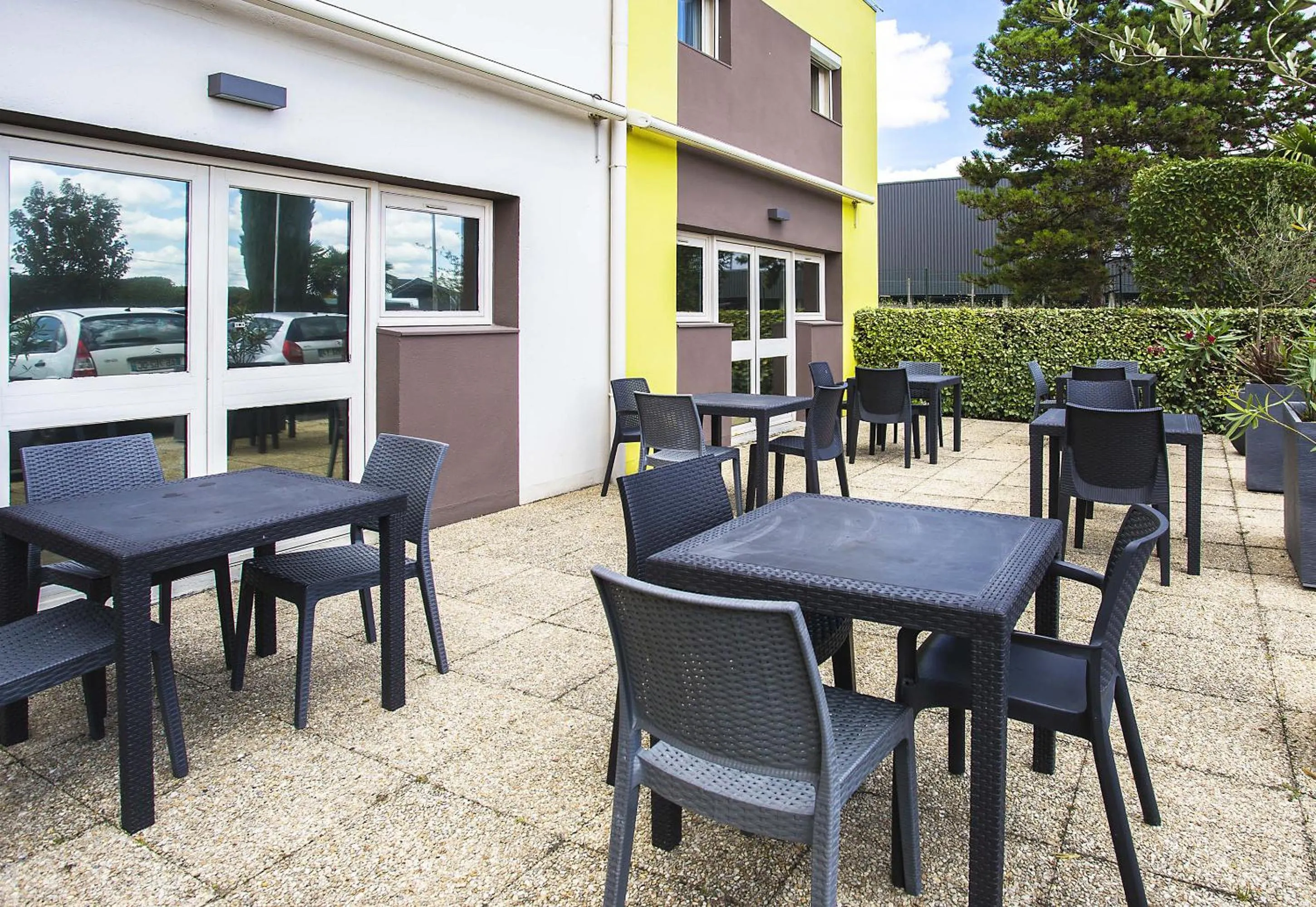 Patio in B&B HOTEL Angoulême