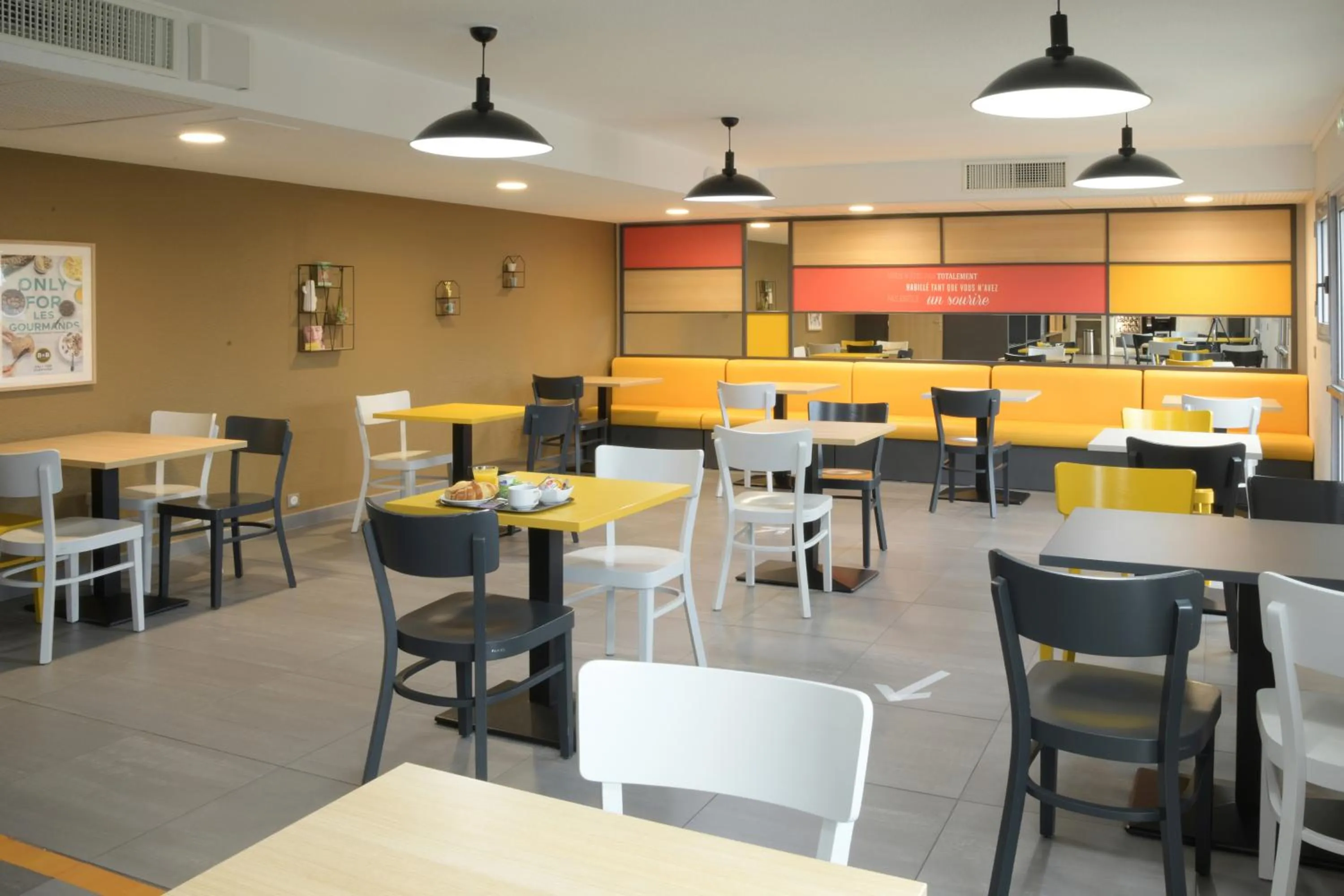 Restaurant/places to eat in B&B HOTEL Angoulême