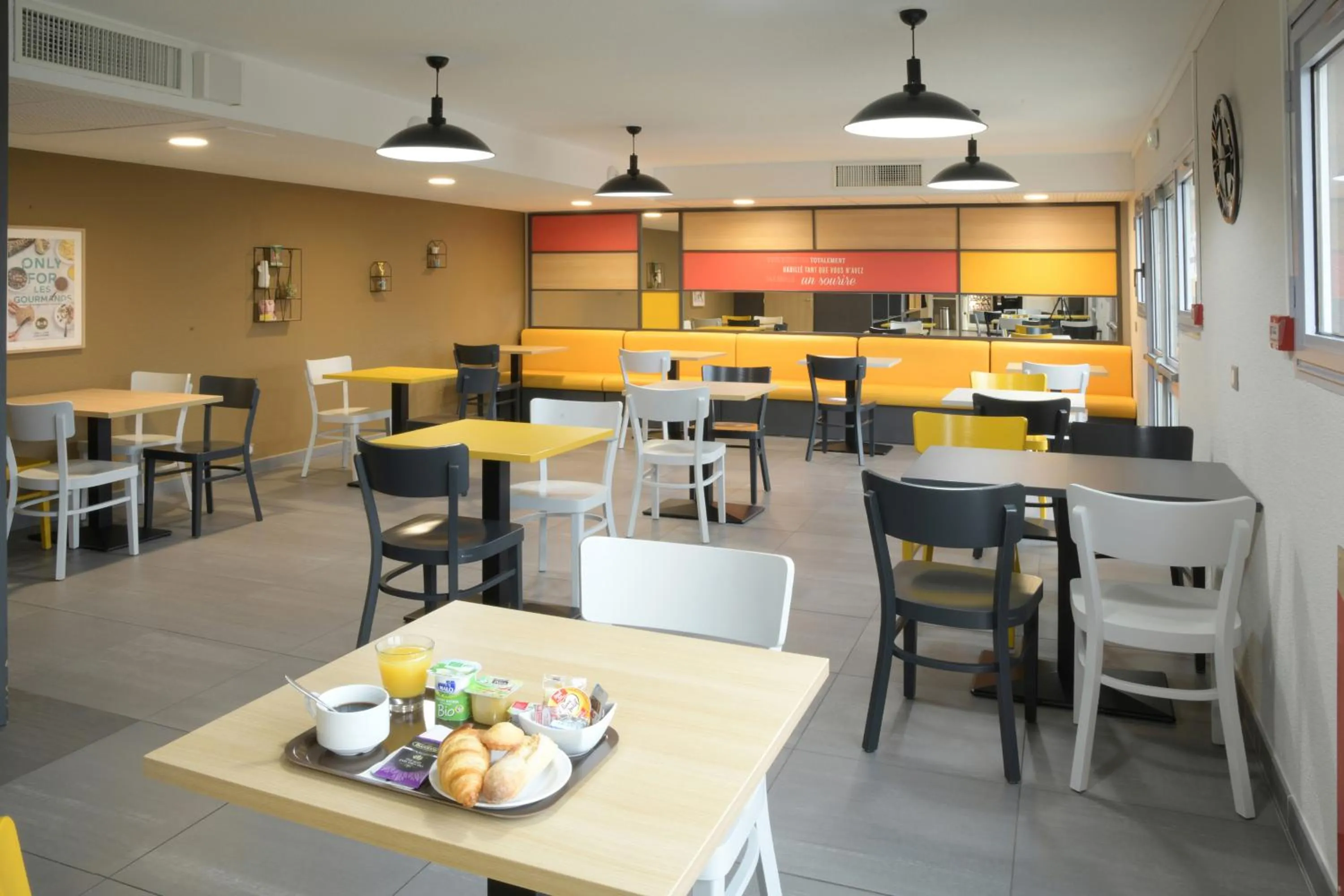 Restaurant/places to eat in B&B HOTEL Angoulême