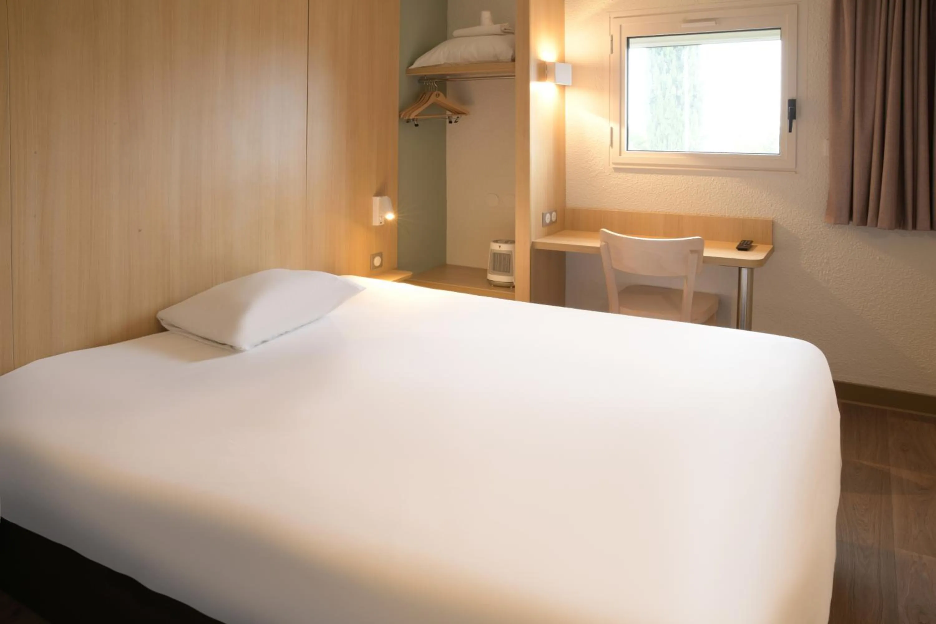 Photo of the whole room, Bed in B&B HOTEL Angoulême