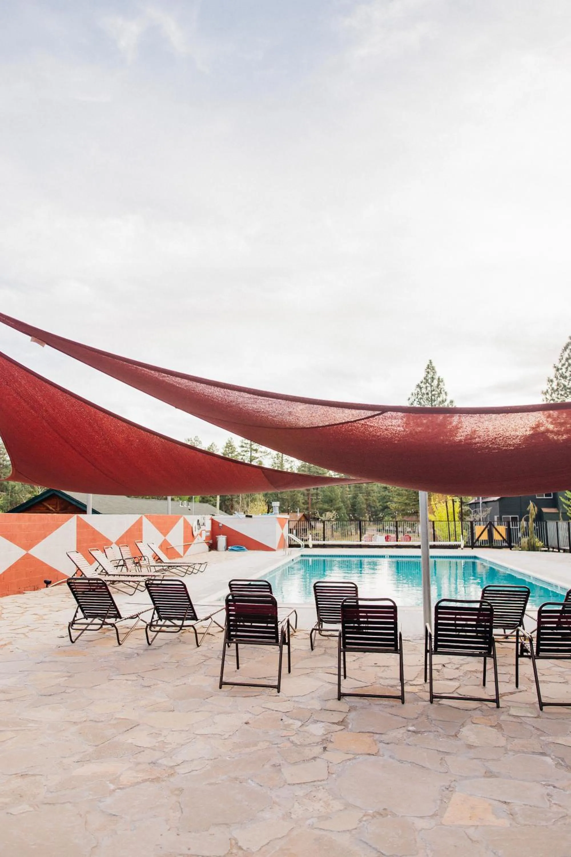 Swimming pool in Noon Lodge