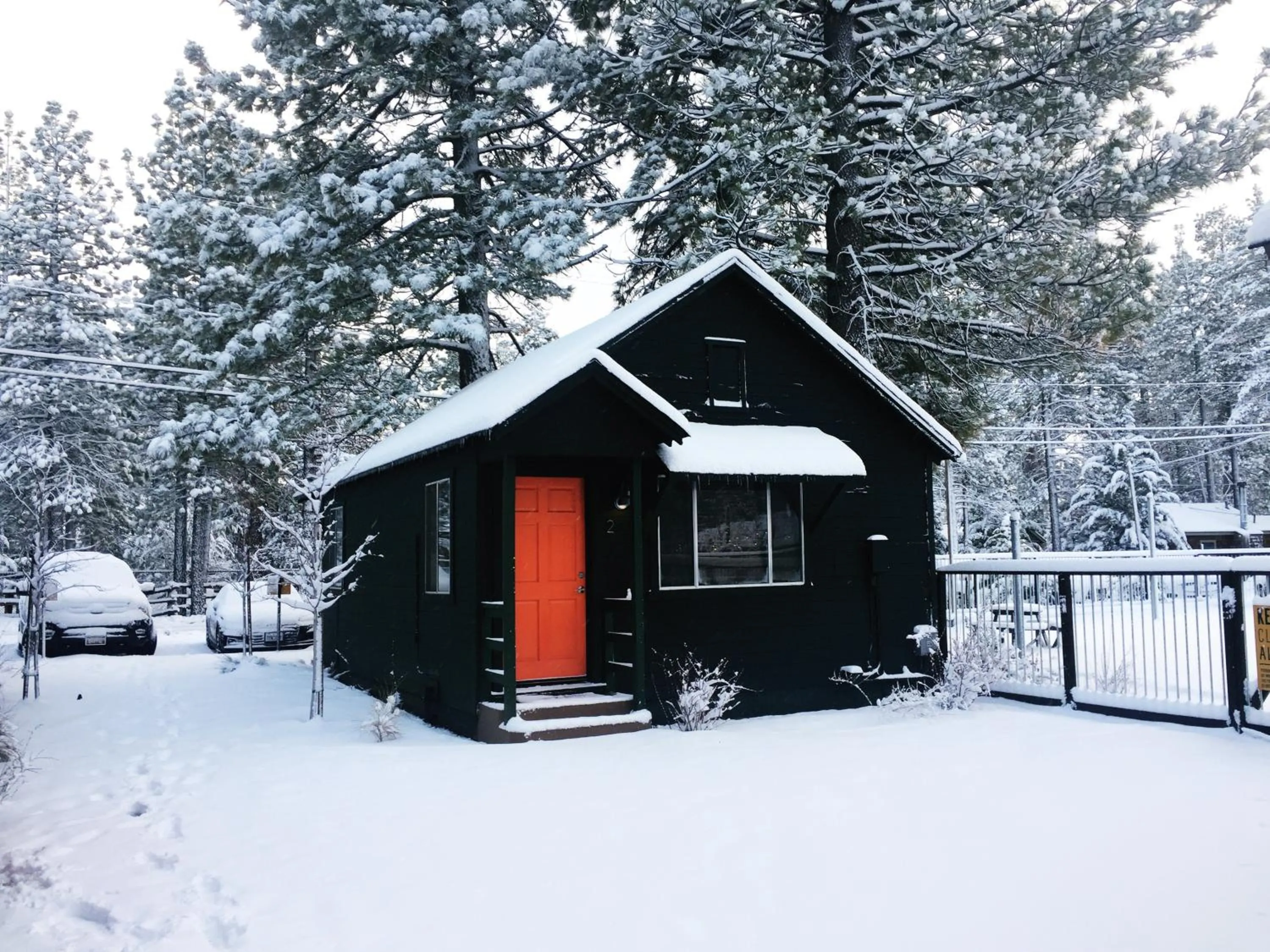 Facade/entrance in Noon Lodge