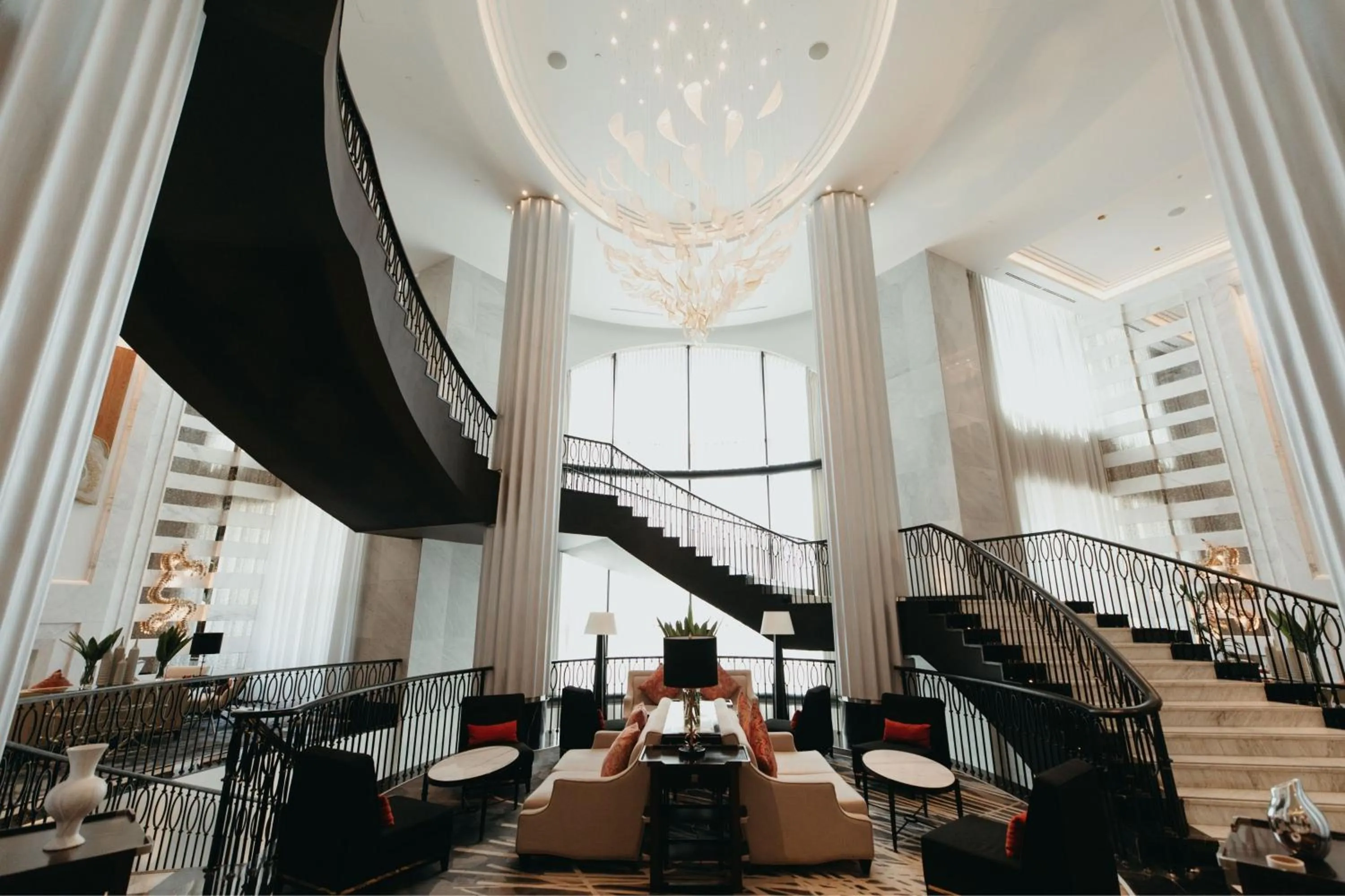 Lounge or bar in The St. Regis Amman