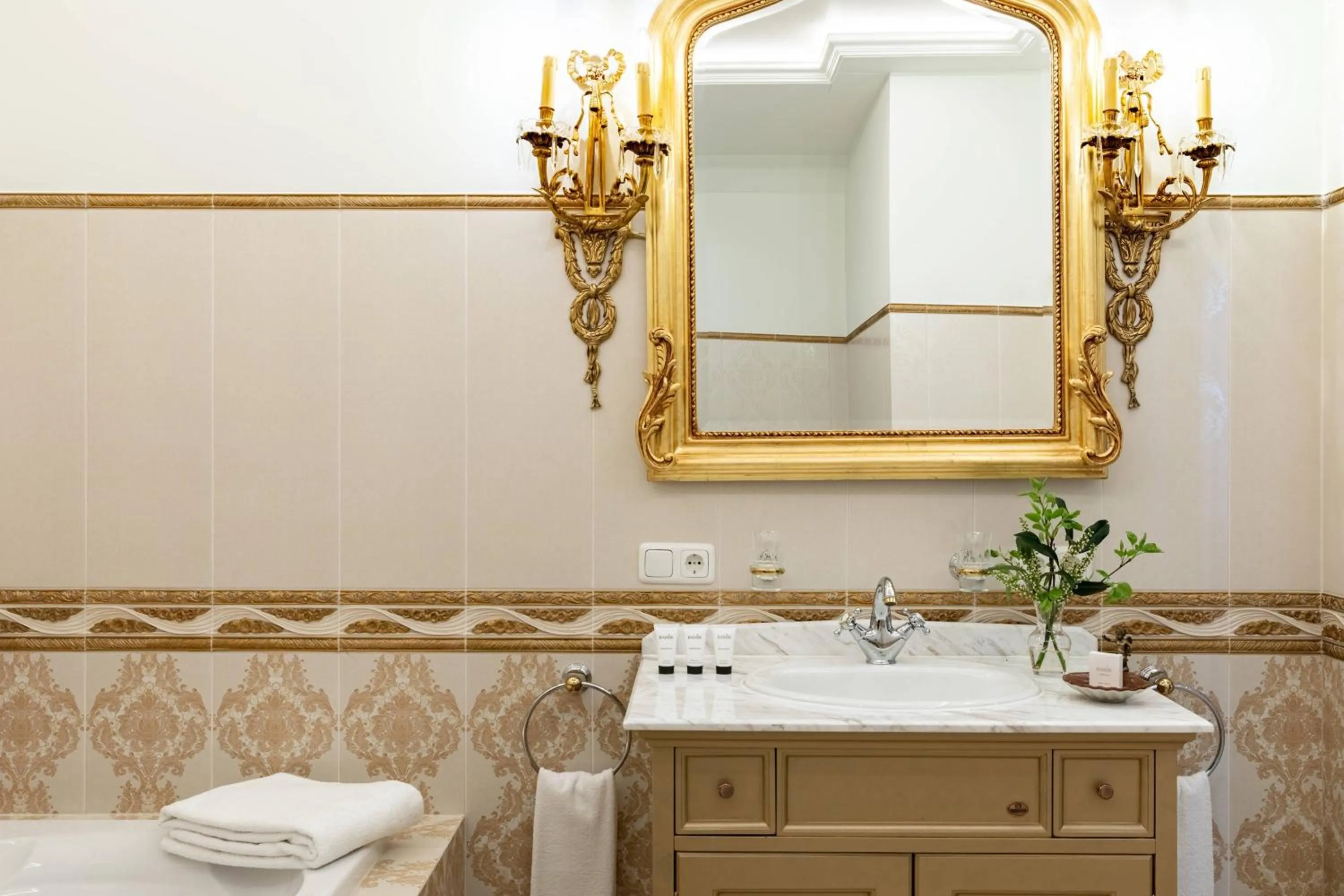 Bathroom in Schloss Lieser, Autograph Collection