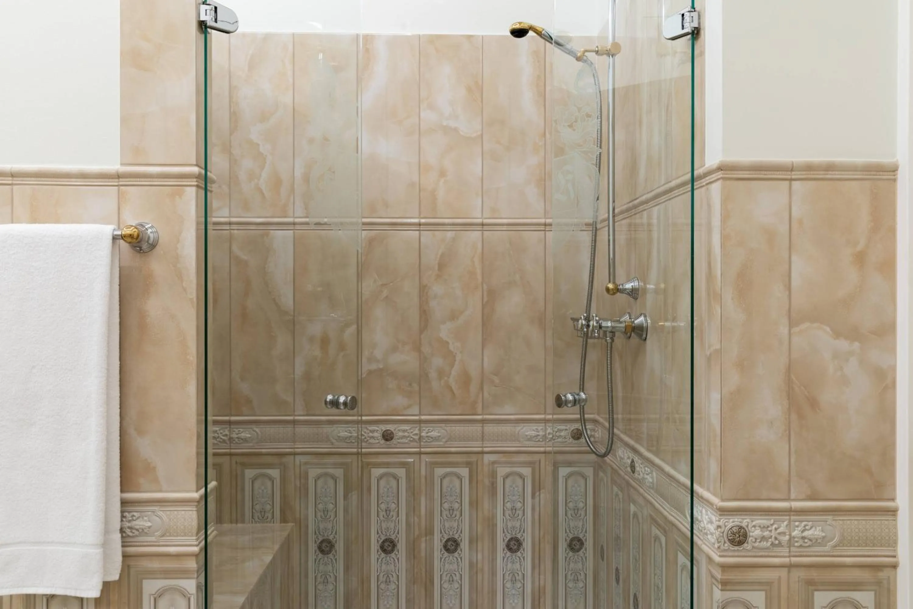 Bathroom in Schloss Lieser, Autograph Collection