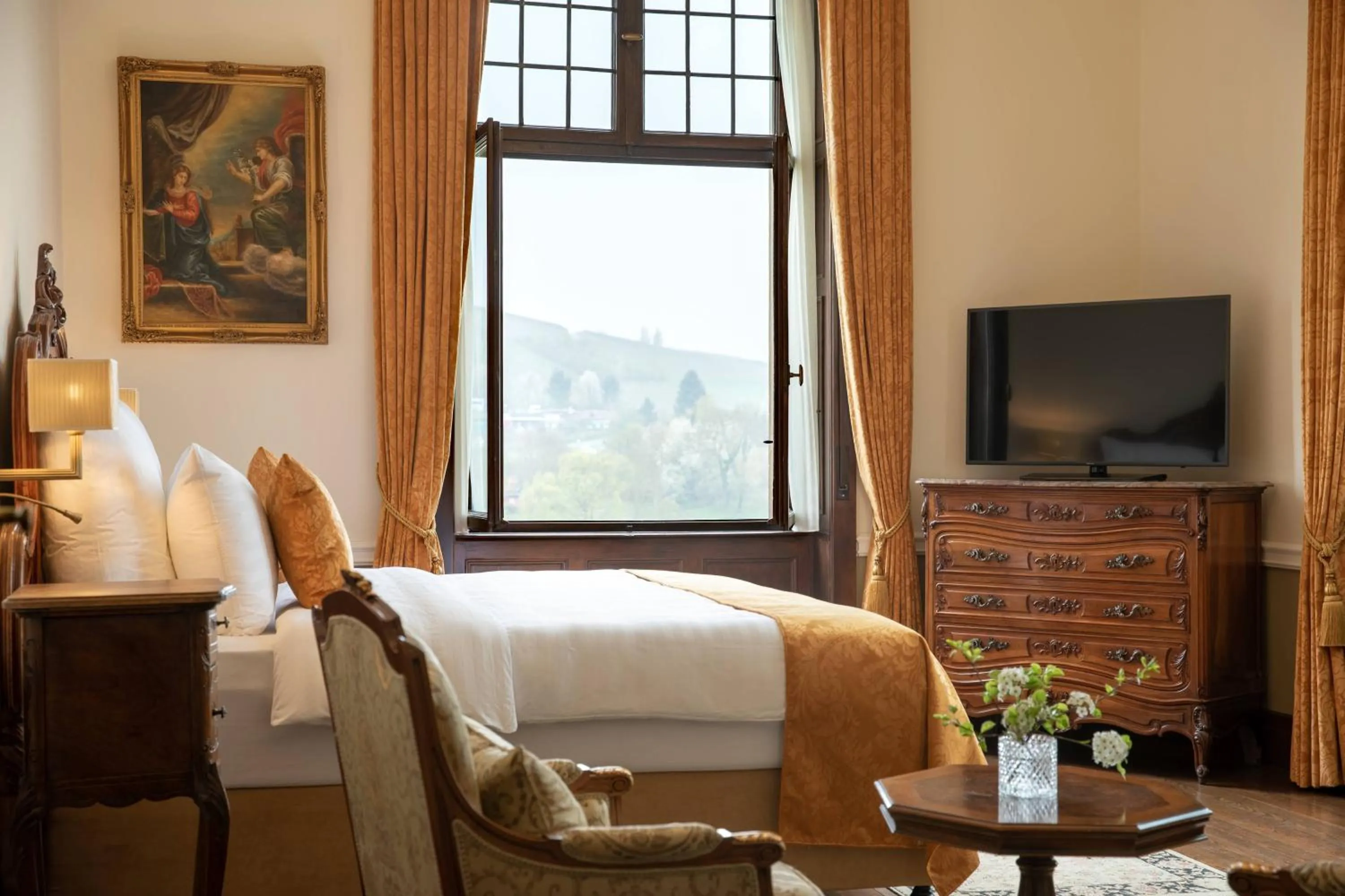 Photo of the whole room, Bed in Schloss Lieser, Autograph Collection